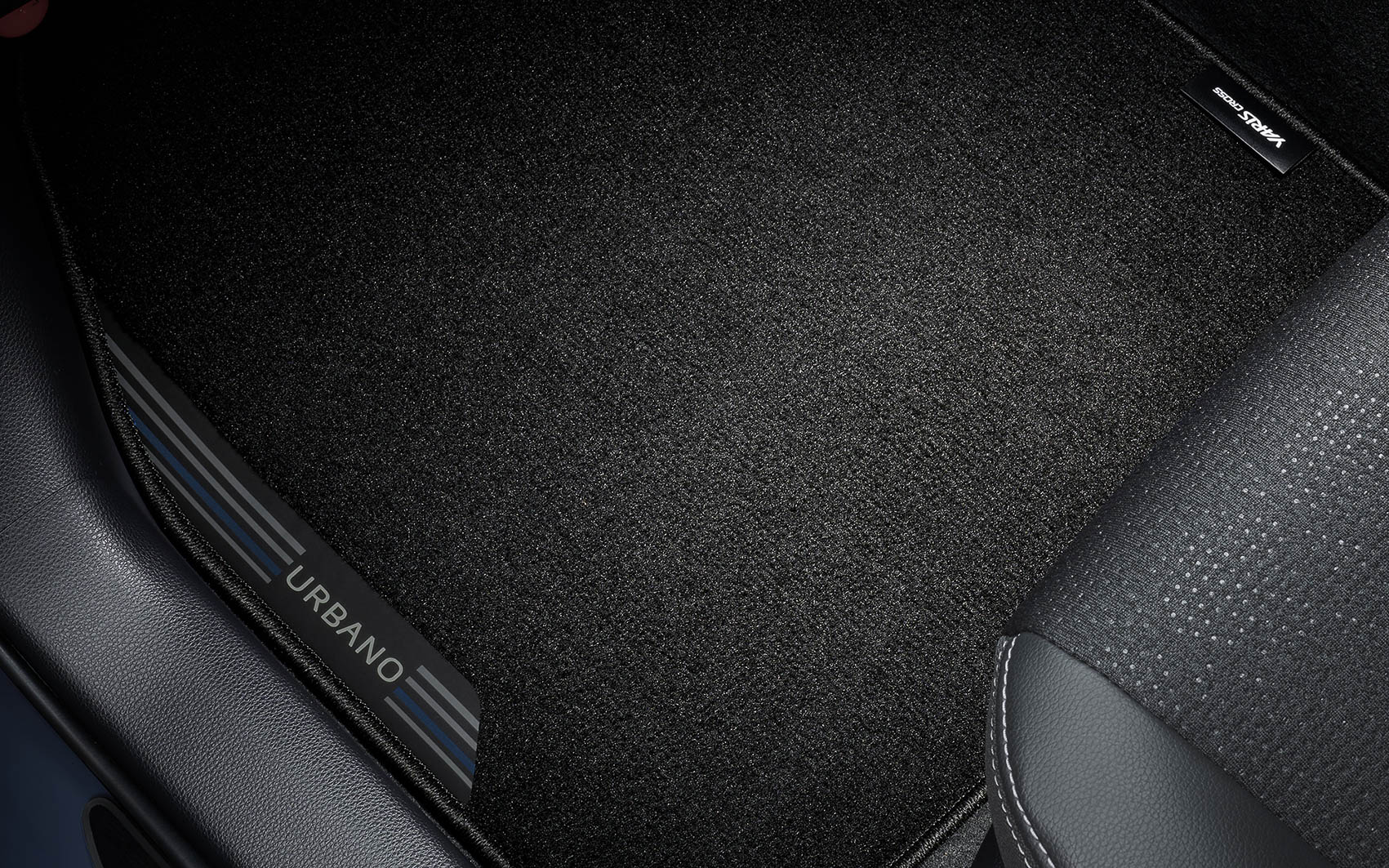 ヤリスクロス Z“URBANO”フロアマット（販売店装着オプション）