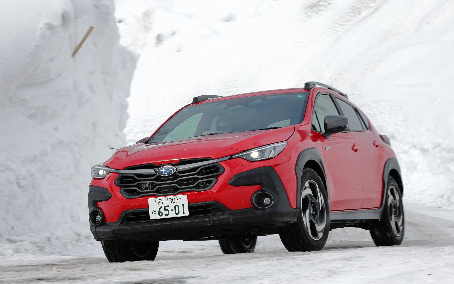 雪道を走るクロストレック S：HEV