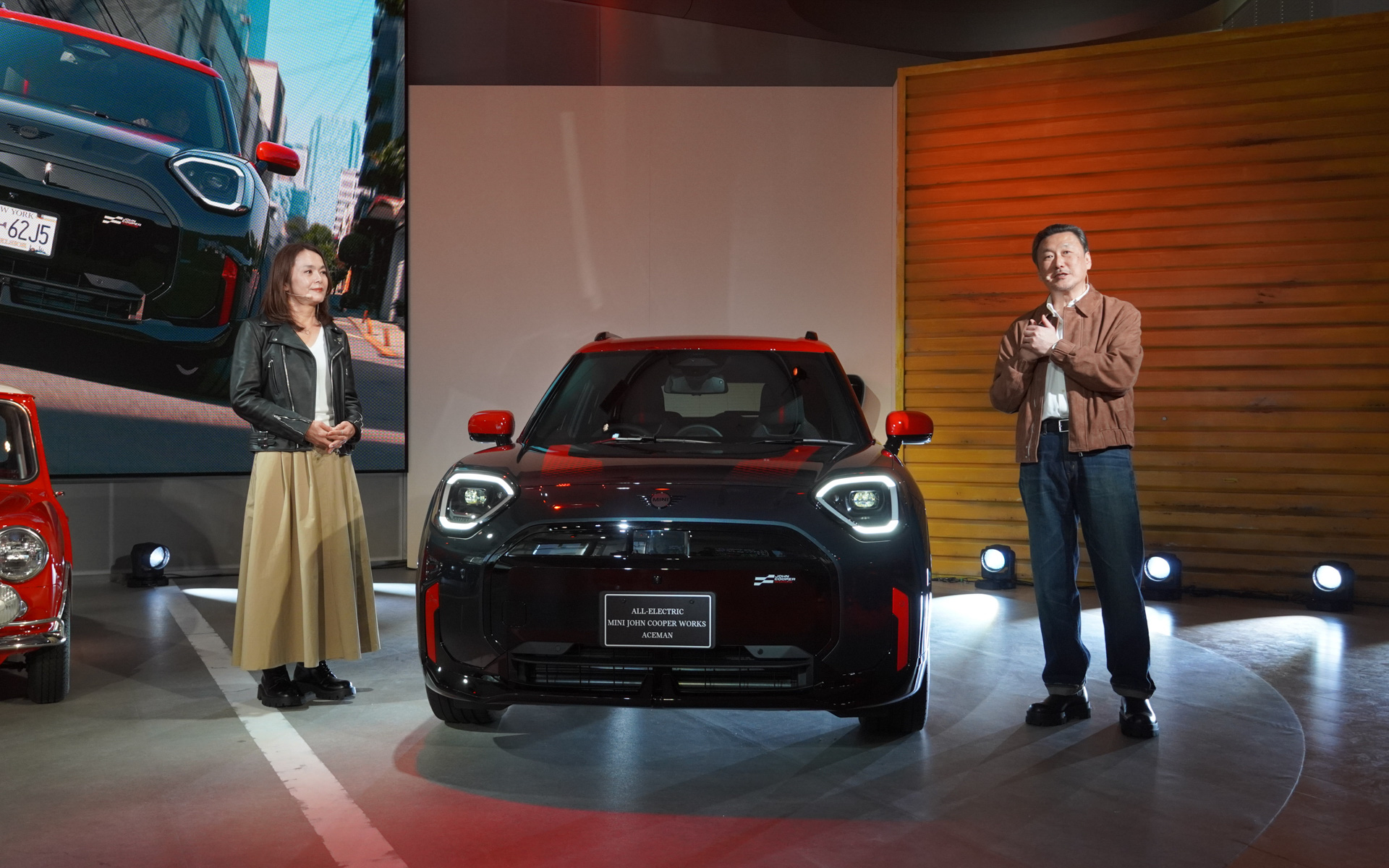 山口氏と福島氏でMINIの説明を行なった