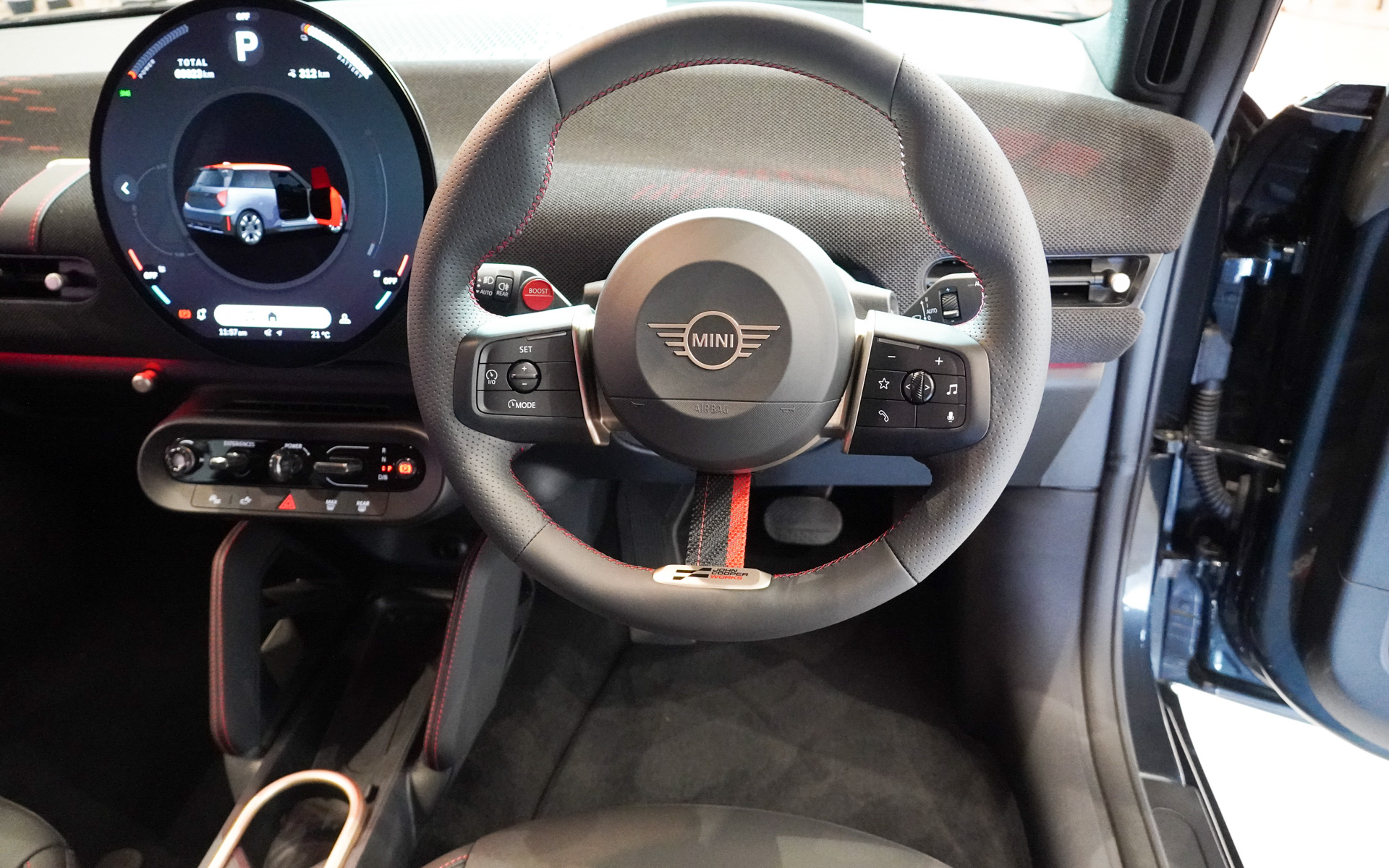 欧州仕様とのことだが、普通充電には国内向けのJ1772 Type1が装着