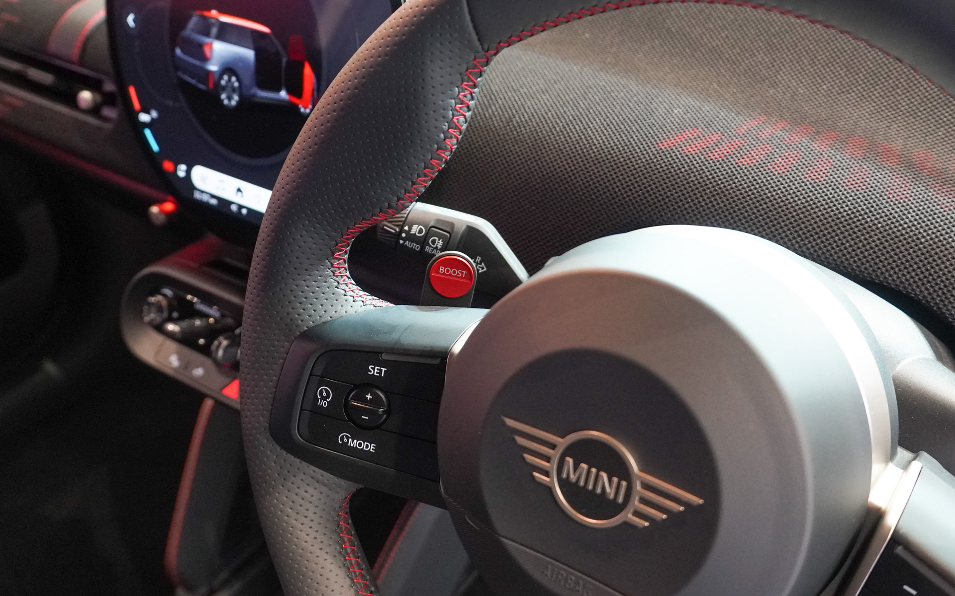 欧州仕様とのことだが、普通充電には国内向けのJ1772 Type1が装着