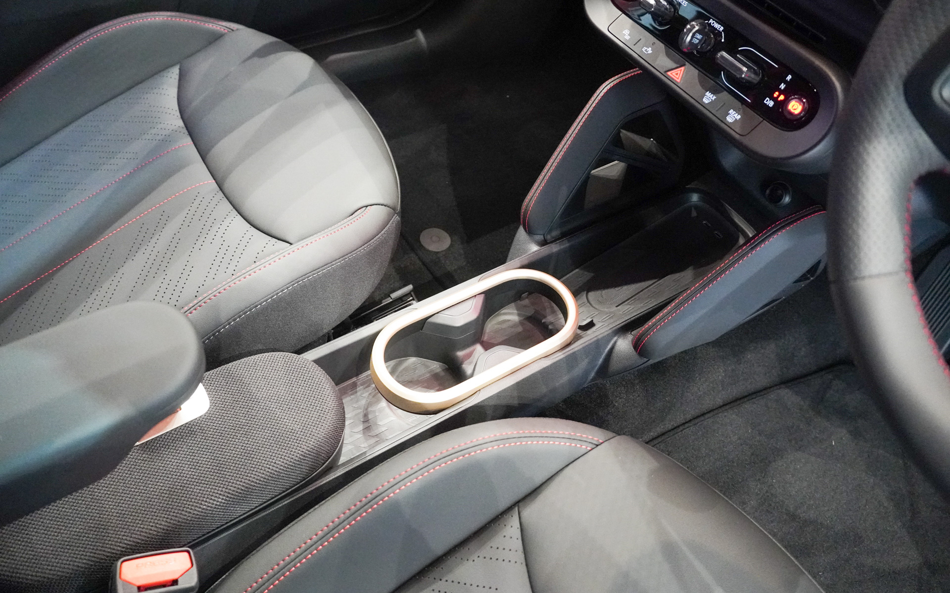 欧州仕様とのことだが、普通充電には国内向けのJ1772 Type1が装着