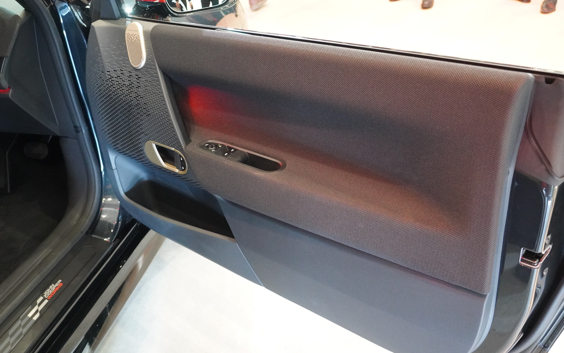 欧州仕様とのことだが、普通充電には国内向けのJ1772 Type1が装着