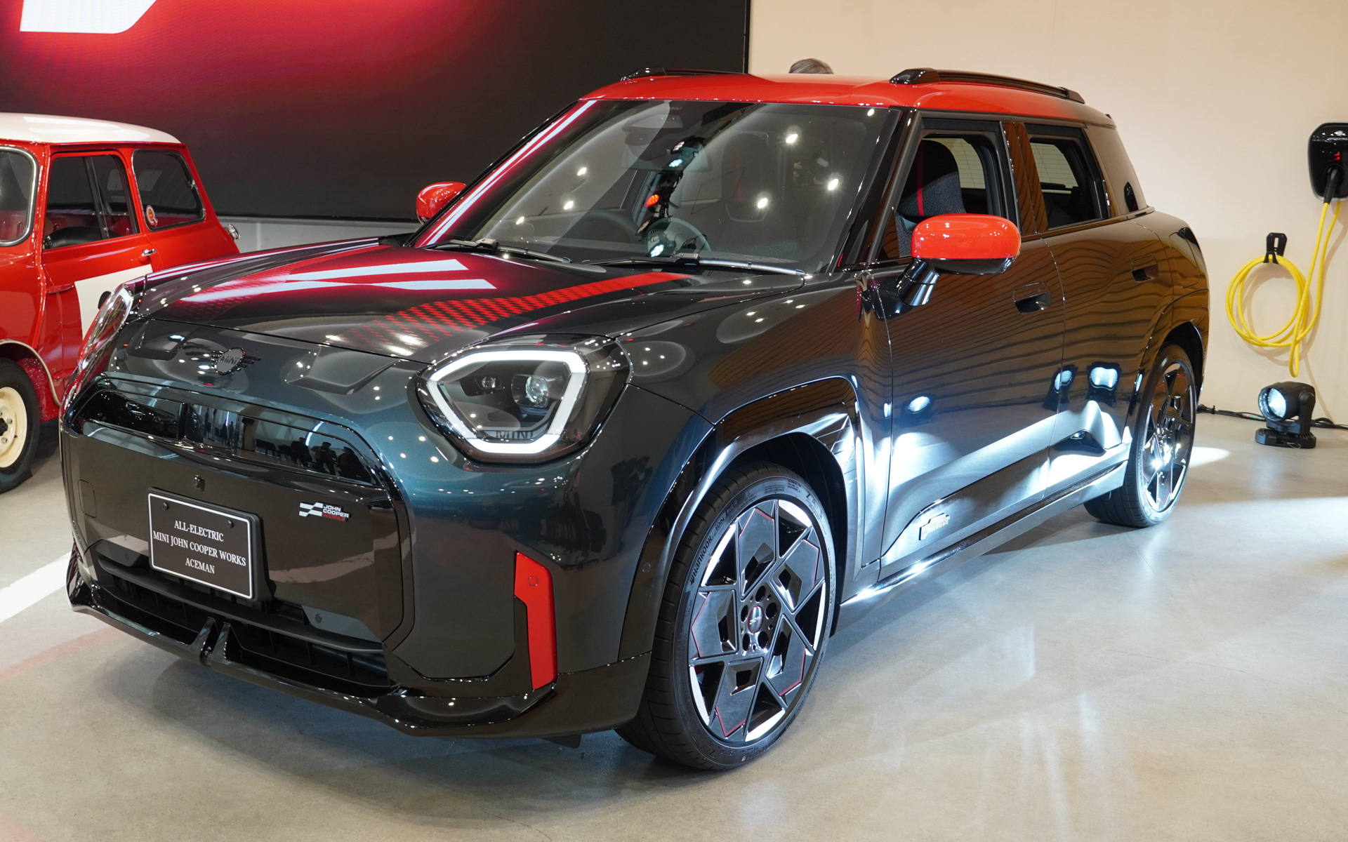 MINI JOHN COOPER WORKS ACEMAN E、こちらも欧州仕様車だという