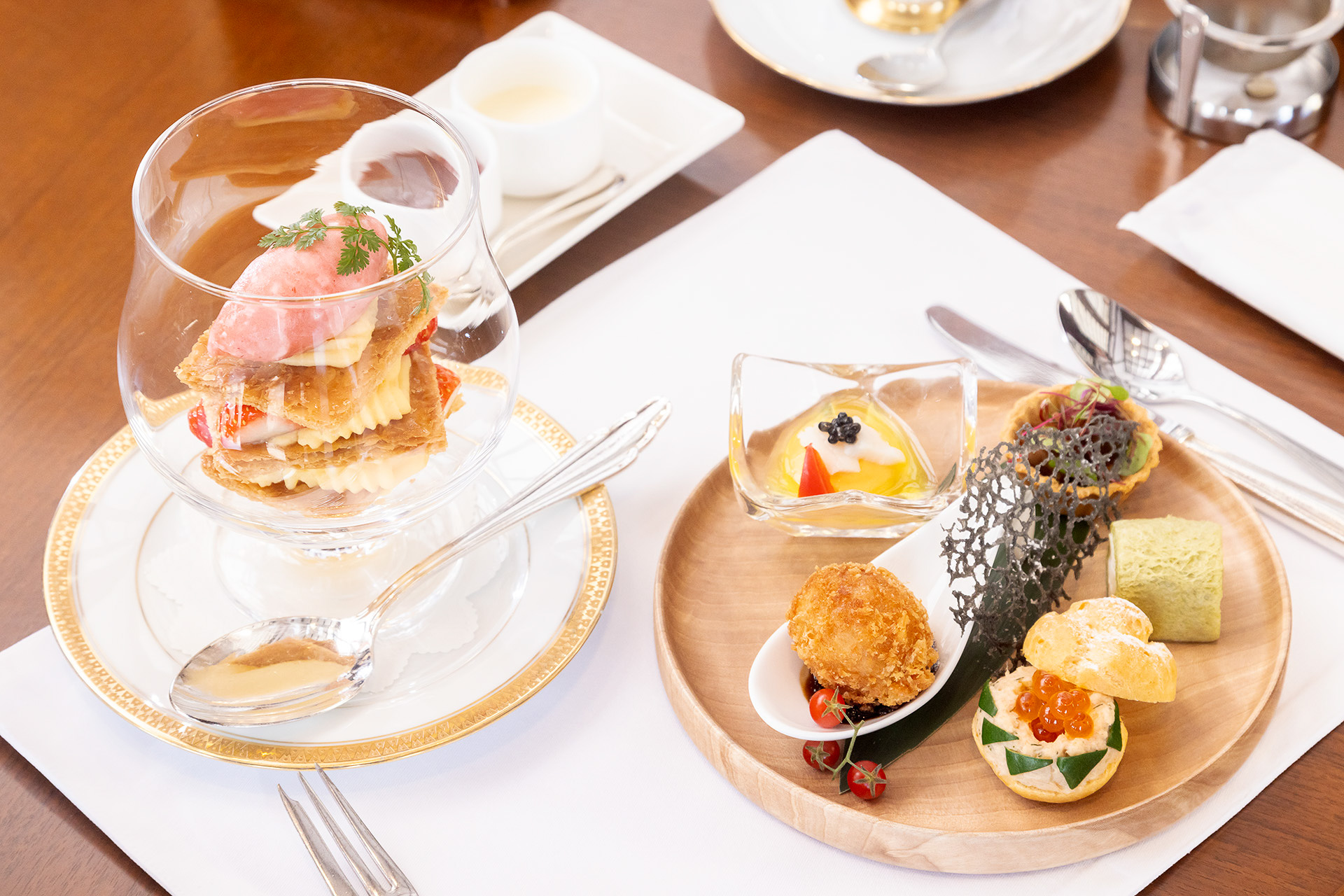 ふたたび志摩観光ホテル ザ クラシックに戻り、カフェ＆ワインバー「リアン」でアフタヌーンティーをいただく。特に苺のミルフィーユには感激