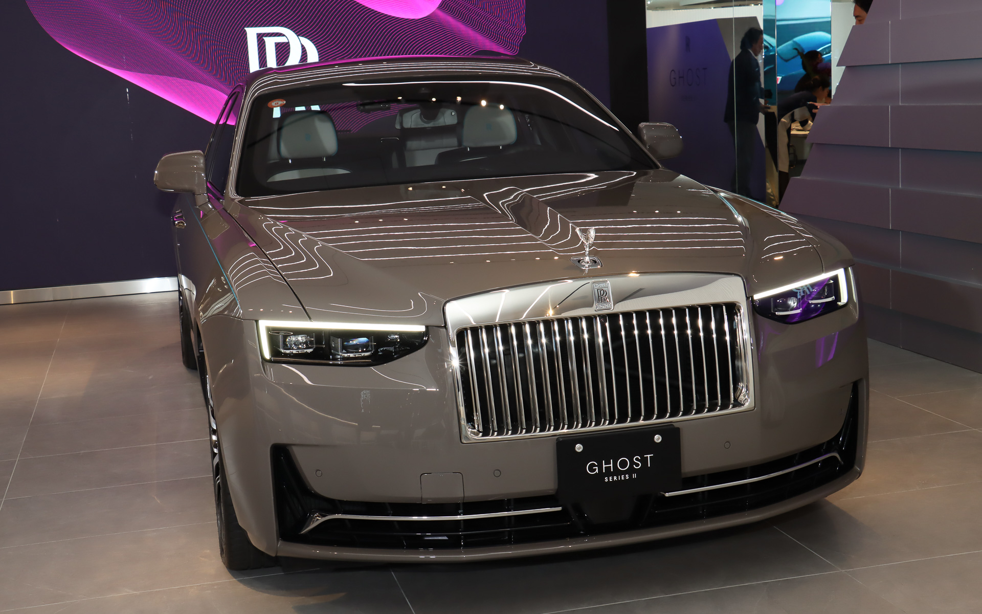 フロントマスクはよりクリーンで現代的なデザインとなった