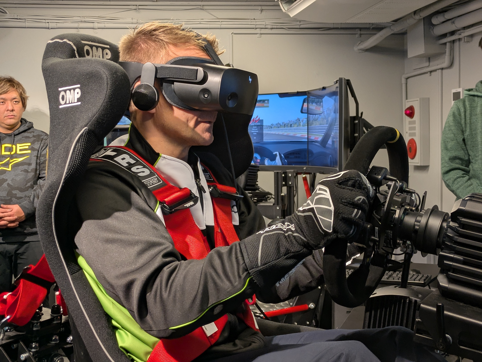 試走後コバライネン選手は、「VRゴーグルをしていると視界が狭く感じるので、慣れるまで窮屈に感じるかな」と語っていた