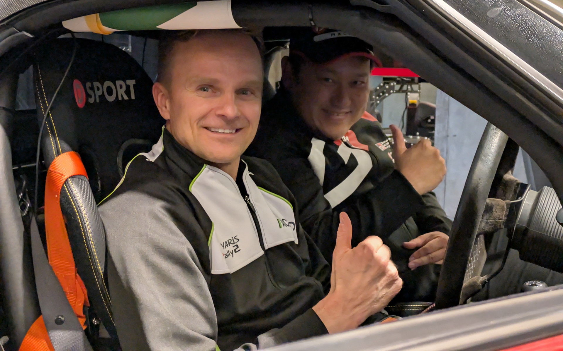 コペンGRスポーツに乗り込んだコバライネン選手と相原泰祐選手