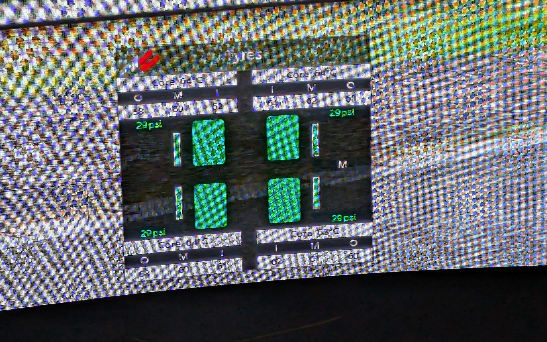 スクリーンの端には、荷重の状態やタイヤの状況のほか、アクセルペダルやブレーキペダルの踏み量を確認できるレベルゲージが表示されている