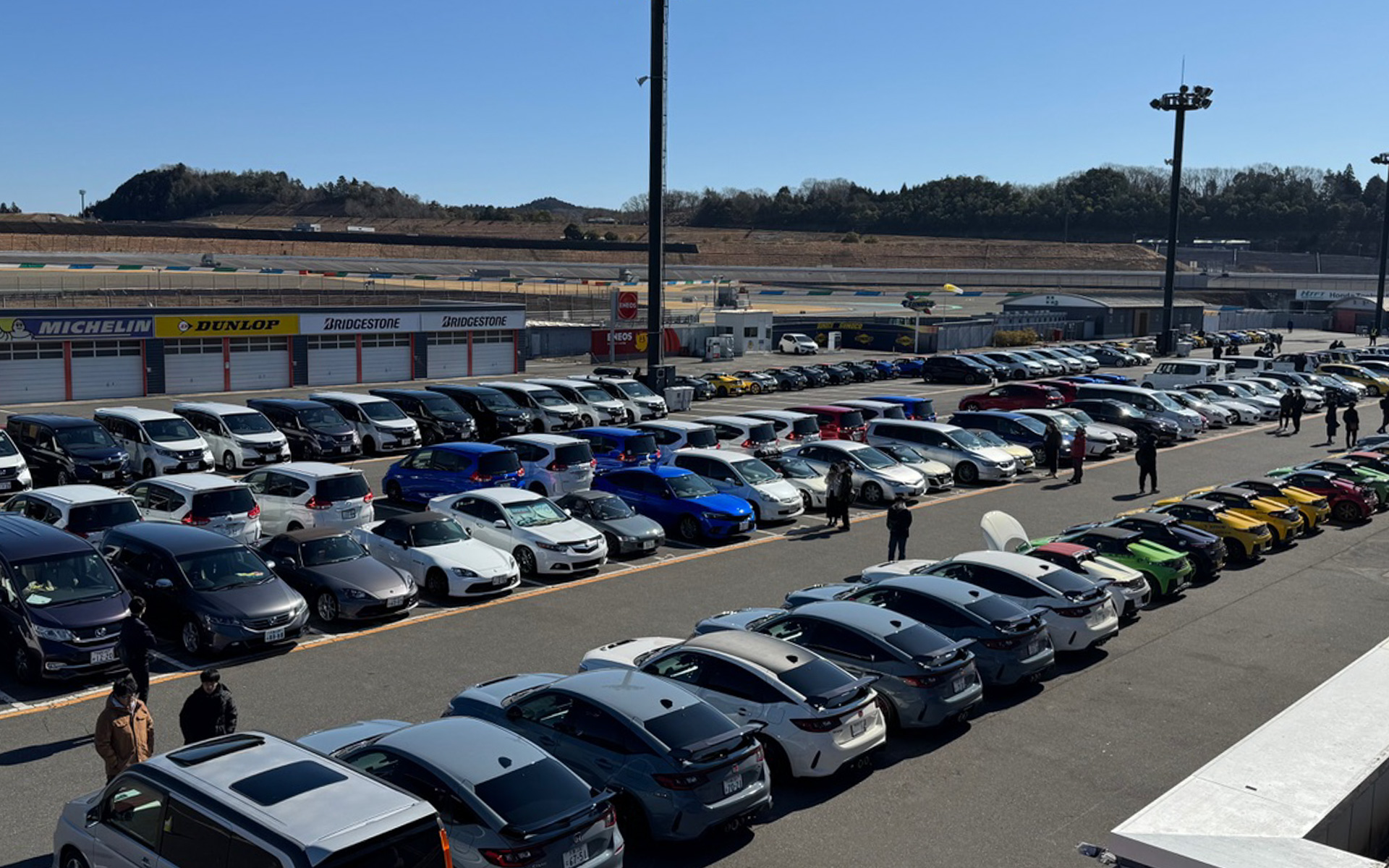 パドックにはズラリ、全国から集まったModulo Xオーナーが200台以上も！　皆さん自分好みのカスタムを加えたりしていて、車種ごとに並ぶ光景は圧巻でした