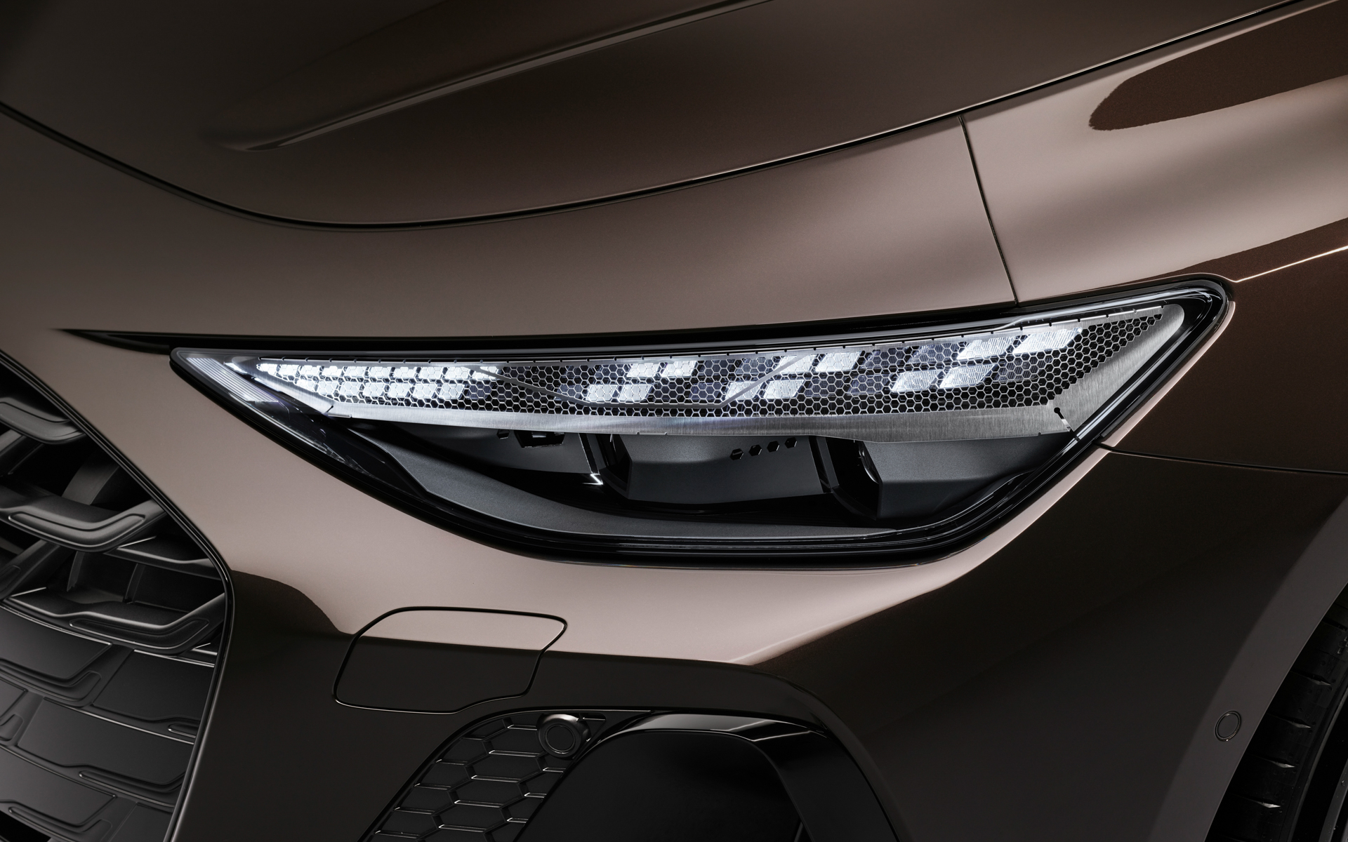 デジタルライティングテクノロジのマトリクスLEDヘッドライトを採用