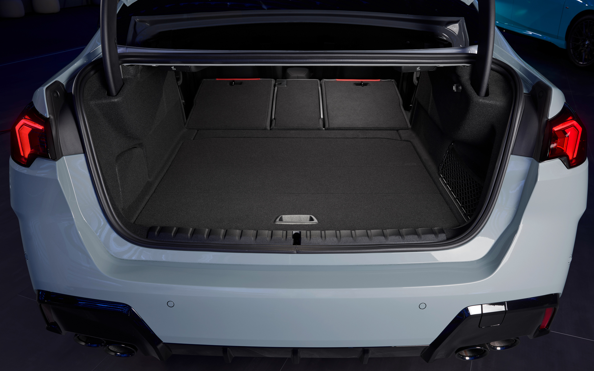 後席を倒せば長尺ものも搭載可能