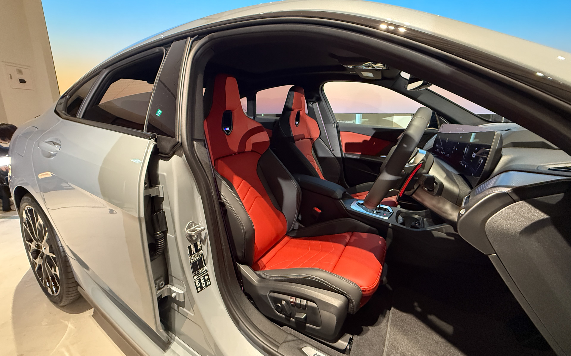 サッシュレスドアの4ドアクーペとなる新型「2シリーズ グラン クーペ」