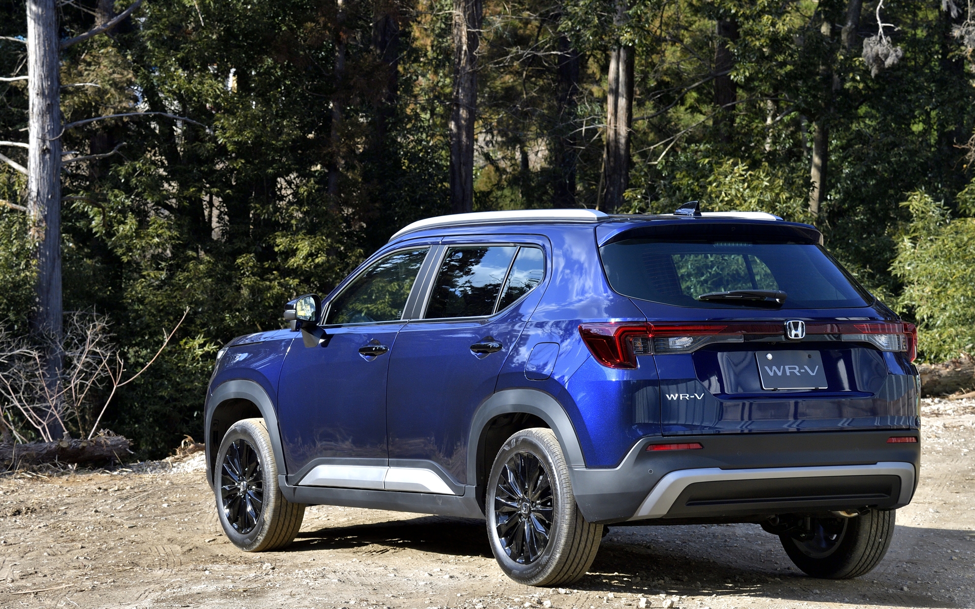 新色「オブシダンブルー・パール」