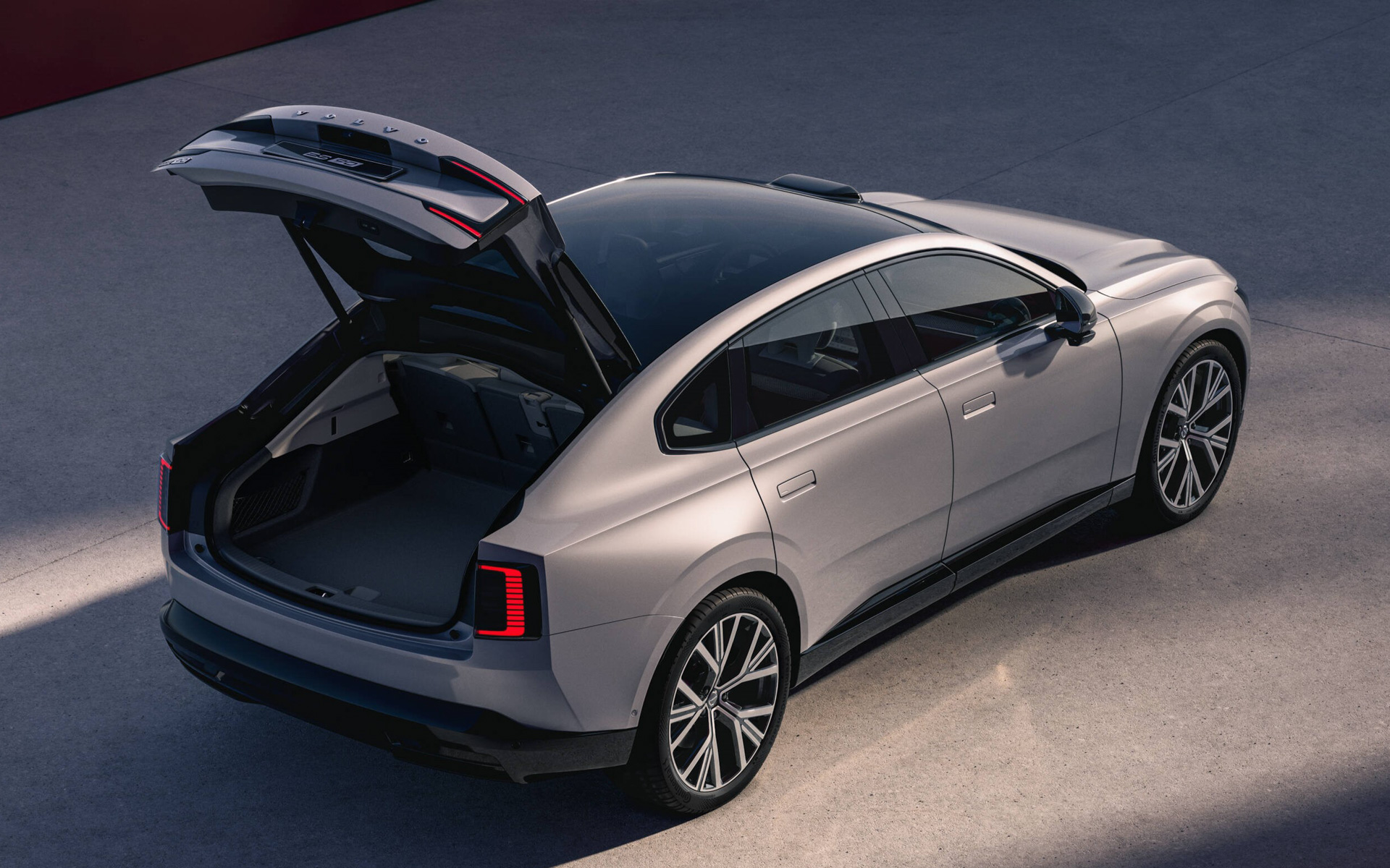 新型EV「ES90」の収納やインテリア