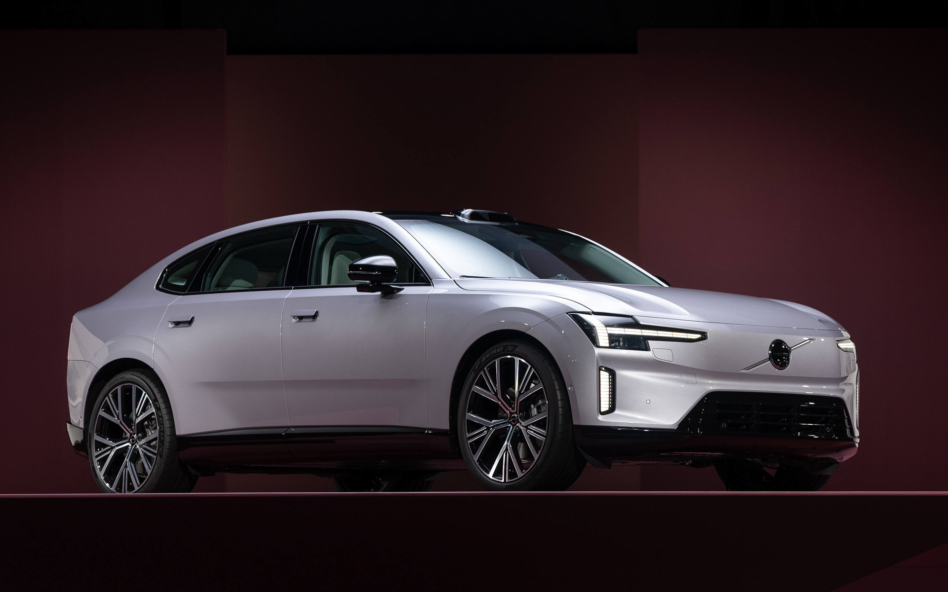 世界初公開された新型EV「ES90」