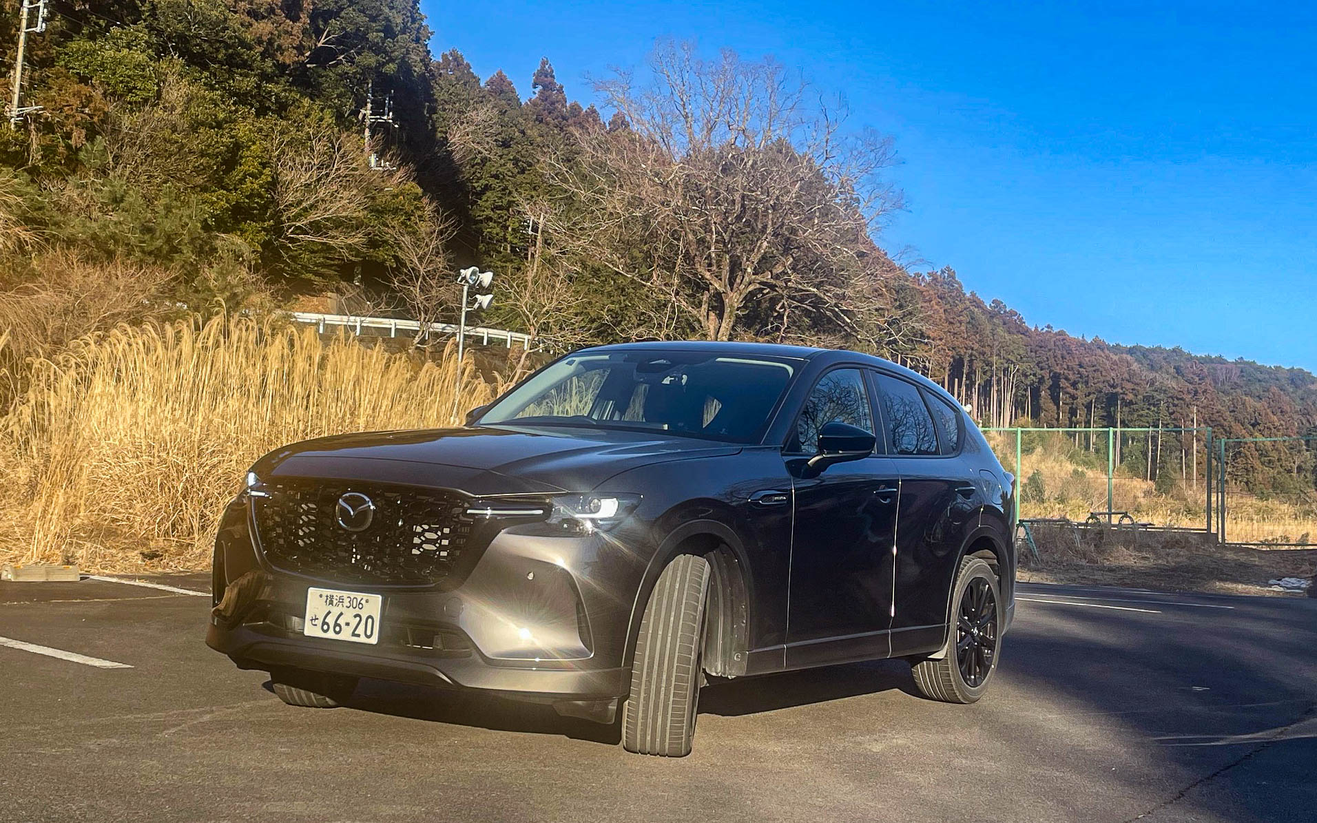 CX-60。グレードはXD SP。FRでマシーングレープレミアムメタリックというボディカラー。ネーミングどおりの色だった