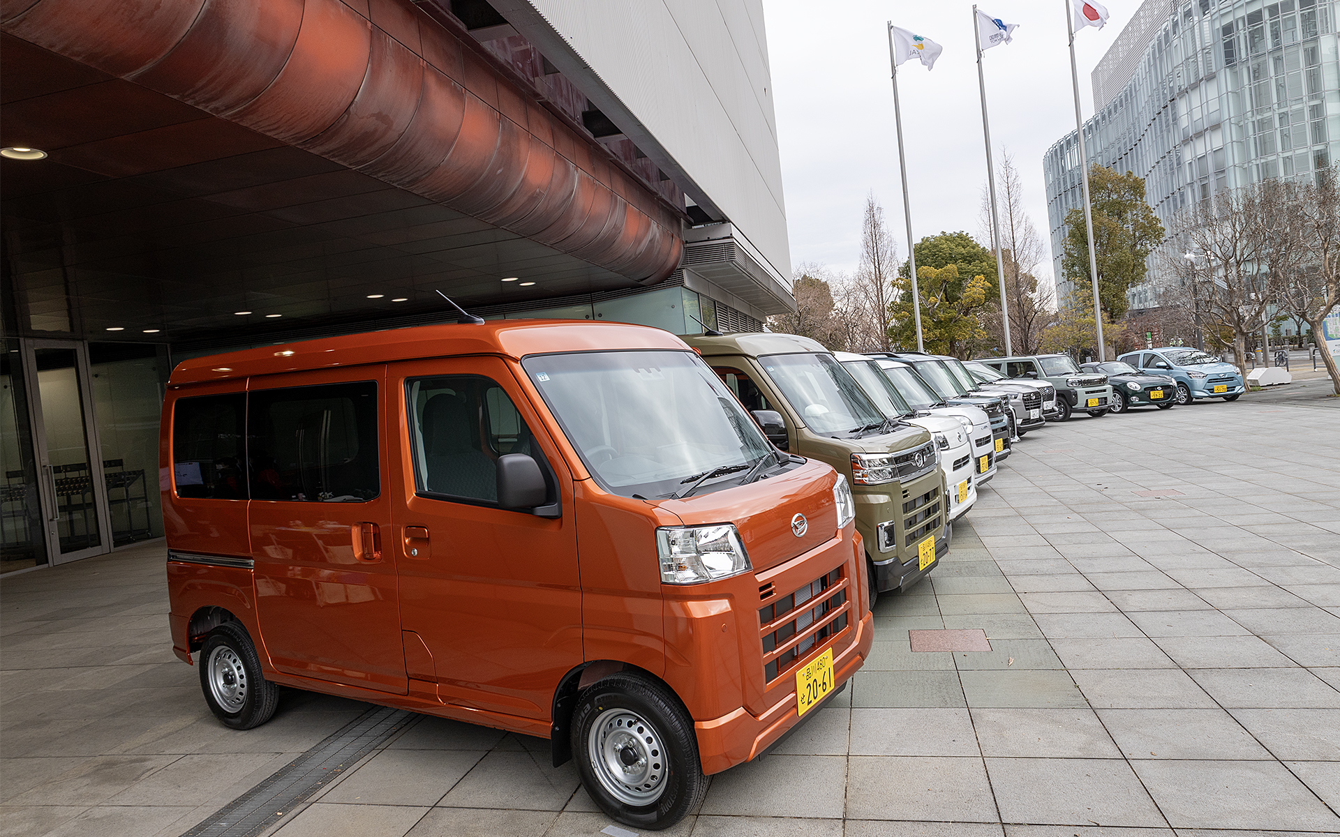 ダイハツ車ラインアップ取材会に用意された車種は乗用車が8台、特装車・商用車・福祉車が3台の計11台