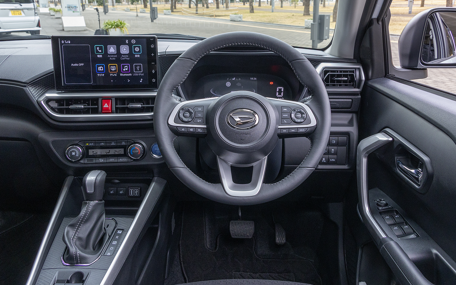 ロッキー プレミアムG HEVの運転席まわり