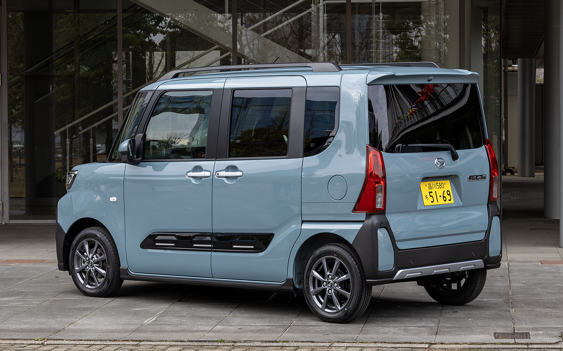 ダイハツはファンクロスについて“このクルマを選ぶことでなにかできそうだ”と感じてもらえるよう、タントに対して演出や装備を追加したモデルと表現。スポーティというかタフなイメージなので、乗り味がどんなものか試乗の機会があればチェックしてほしい