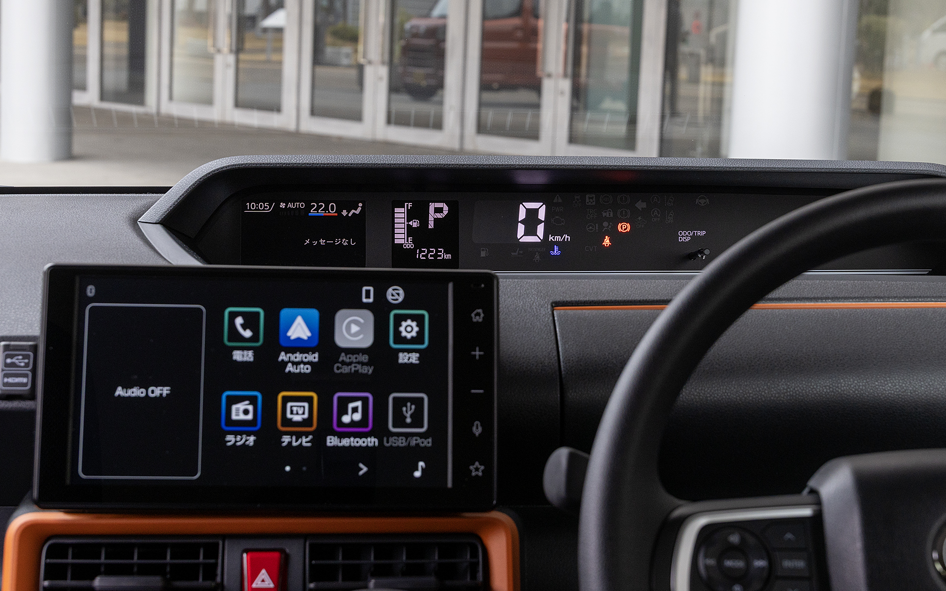 以前のダイハツ車ではメーターの表示色がアンバーであることが多かったが、情報をより読み取りやすくするために、現在は白色になっている。ただ、コストの面では白色の照明の方が負担が大きいそうだ