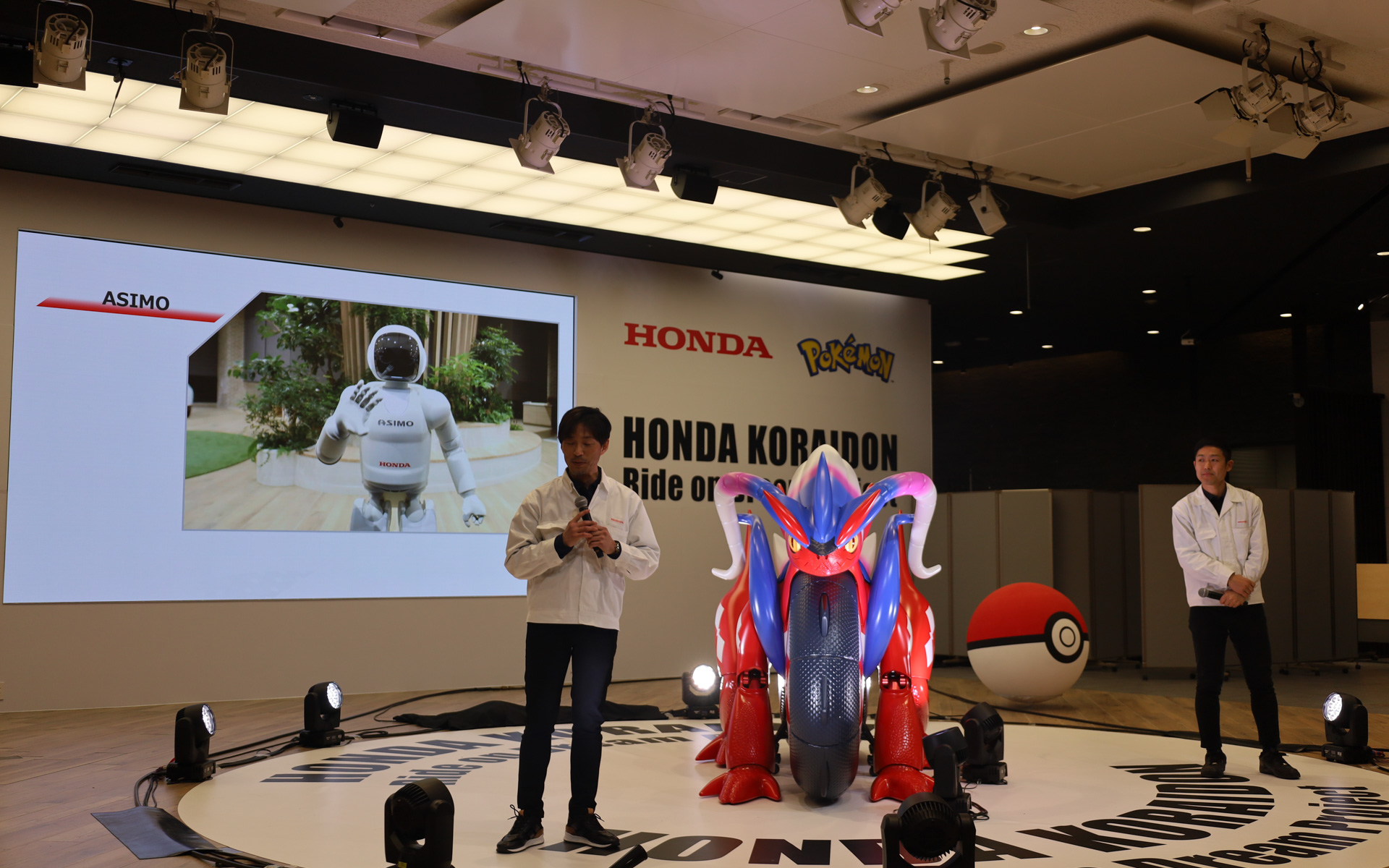ヒューマノイドロボット「ASIMO」、自立するバイク「Honda Riding Assist」の研究で培ったホンダ独自のバランス制御技術などを応用