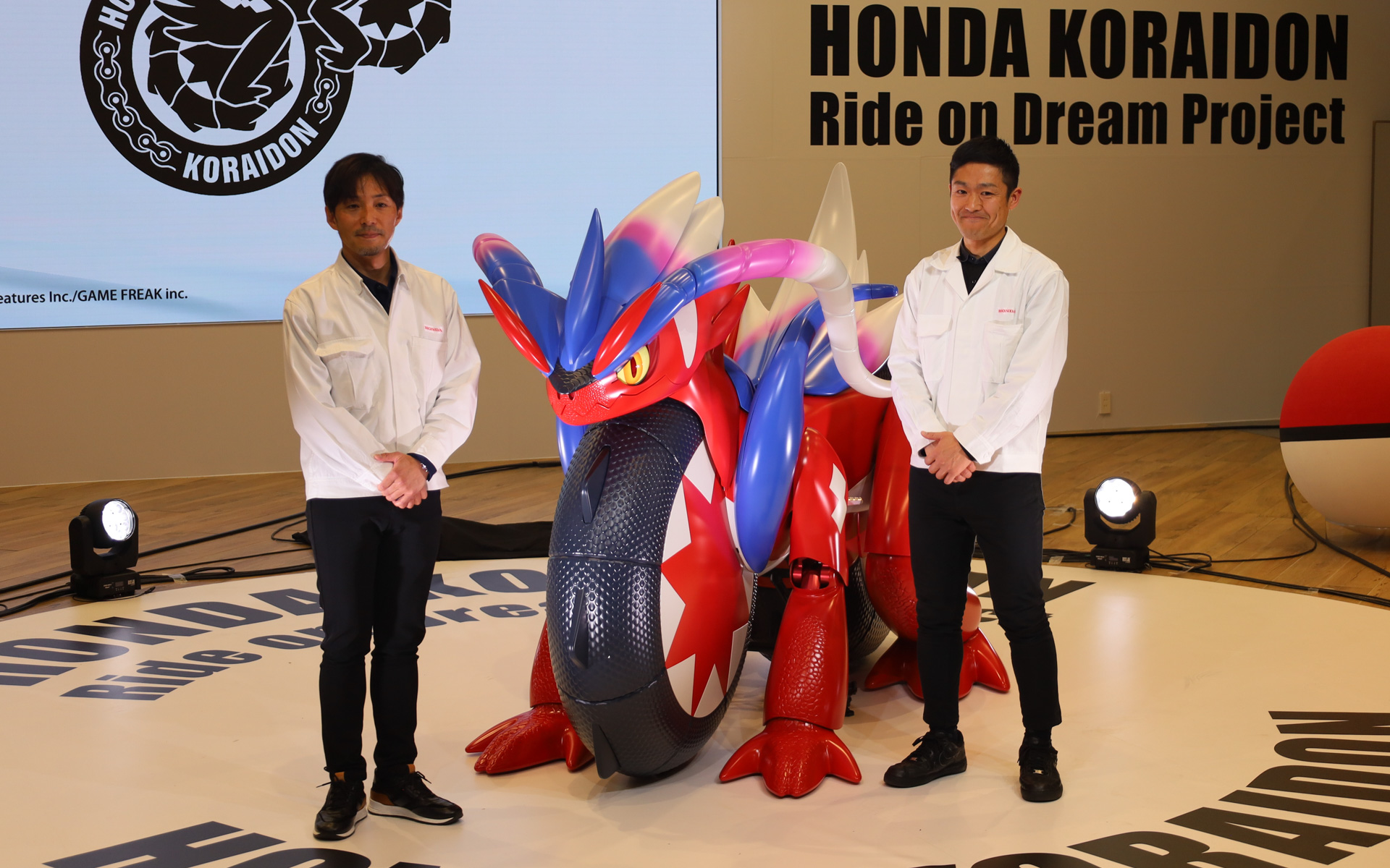 ホンダコライドンプロジェクト推進責任者で本田技研工業株式会社 二輪事業企画部の坂本順一氏（左）、ホンダコライドン開発責任者で本田技研工業株式会社 二輪事業企画部の萩原和也氏（右）