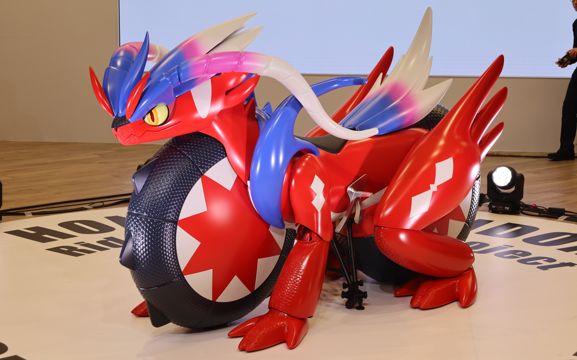 ホンダを象徴するトリコロールカラーのバイクと同様に、新色を開発するなどカラーリングにもこだわった