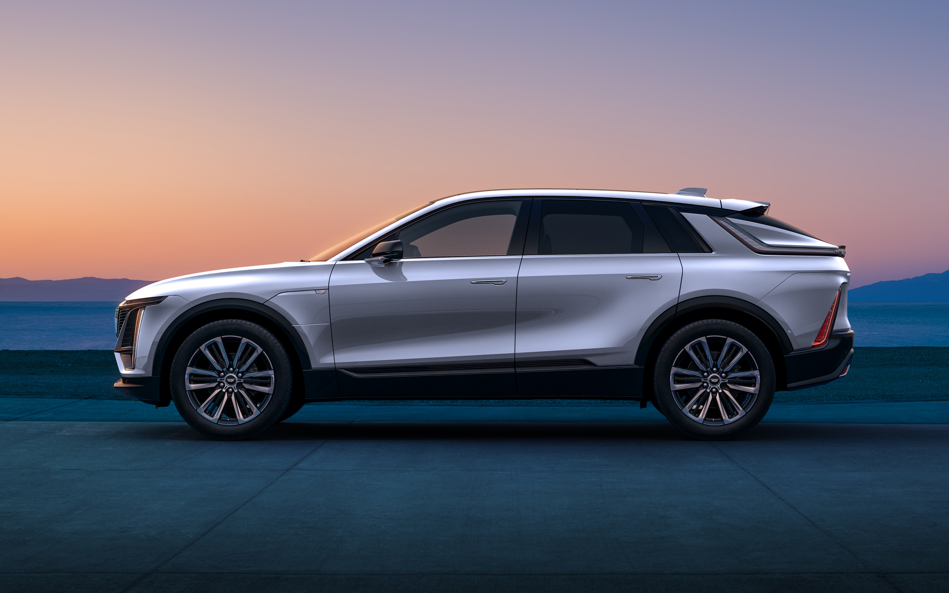 ボディサイズは4995×1985×1640mm（全長×全幅×全高）、ホイールベースは3085mm、車両重量は2650kg