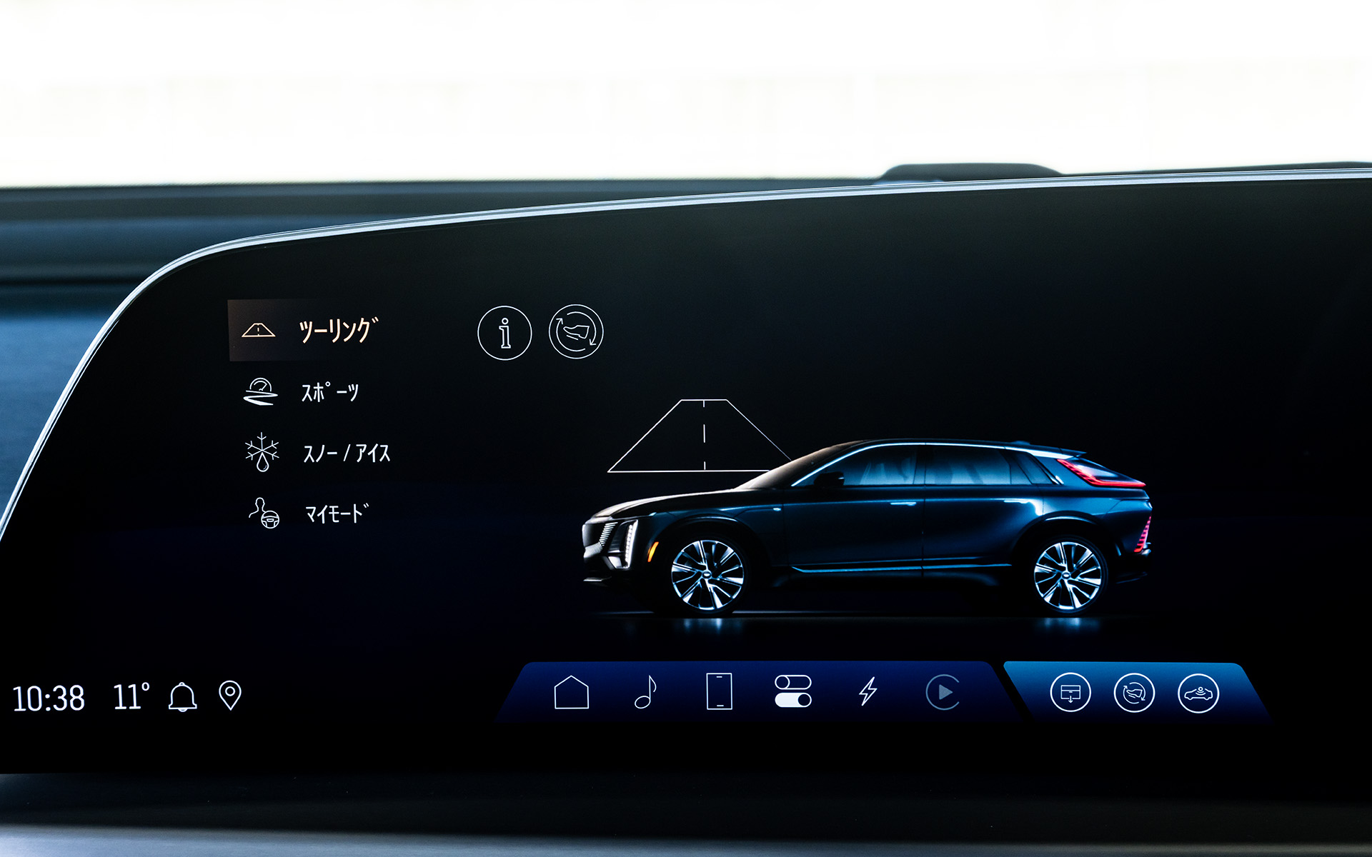 センターコンソールのディスプレイには車両状況をいろいろと表示できる