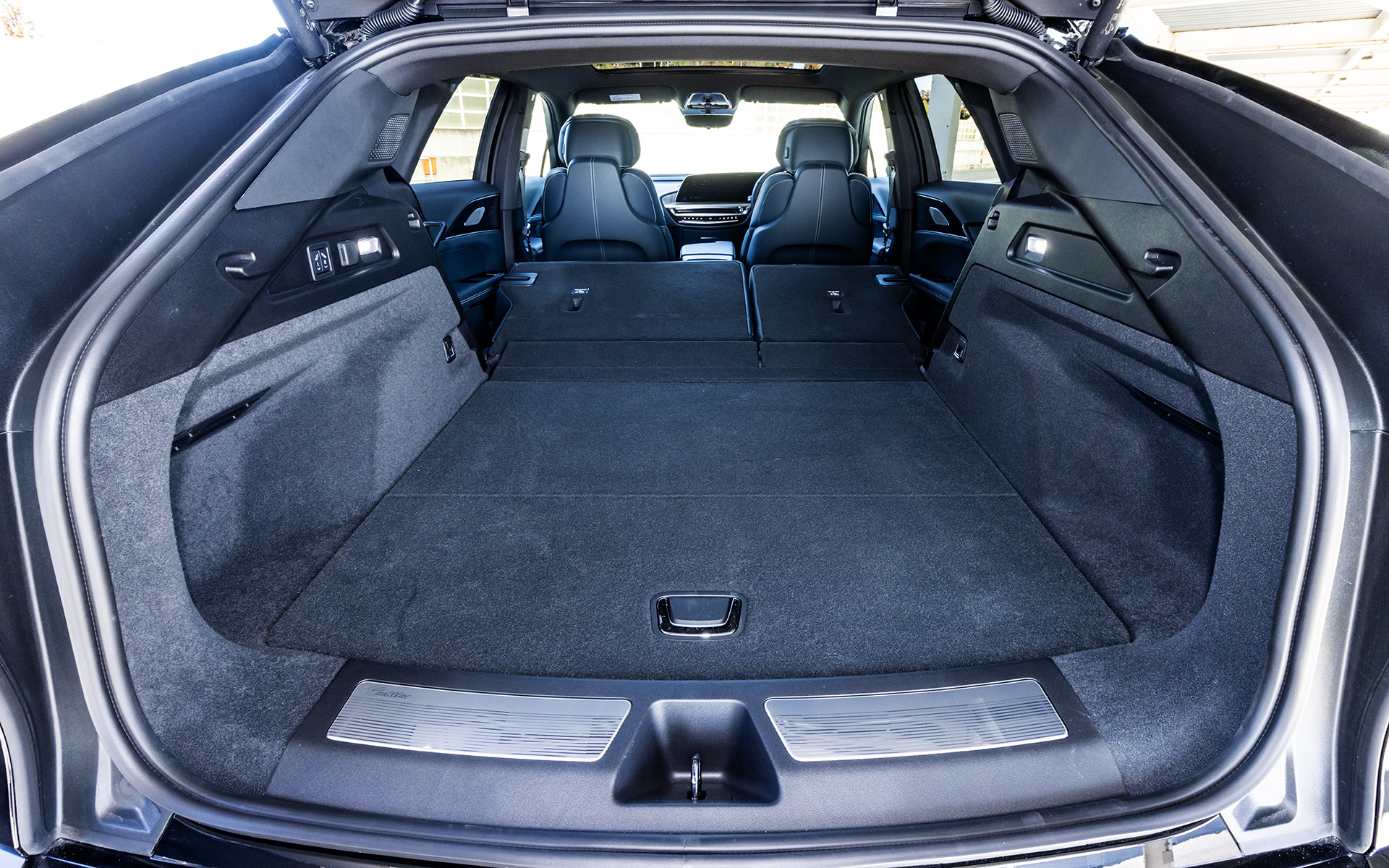 ラゲージスペースは通常793L、最大1722Ｌの容量を誇る