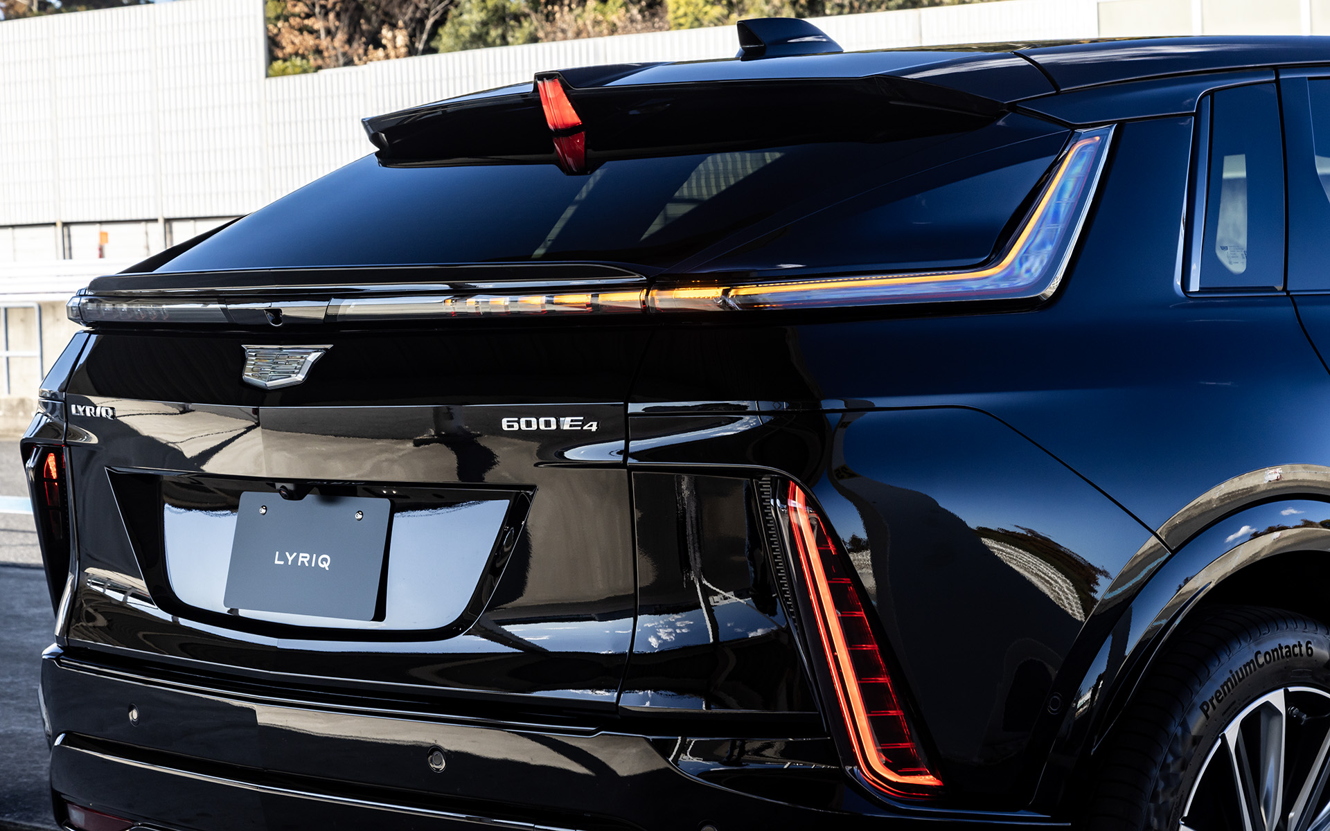 テールランプはキャデラックおなじみの縦基調