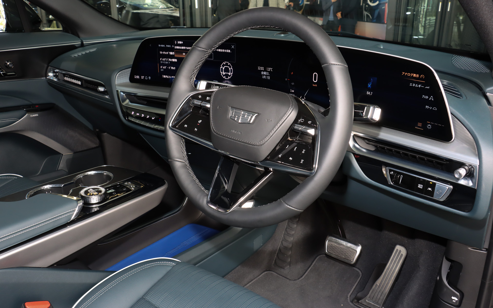 33インチアドバンスドカラーLEDディスプレイを採用するリリックのインパネ