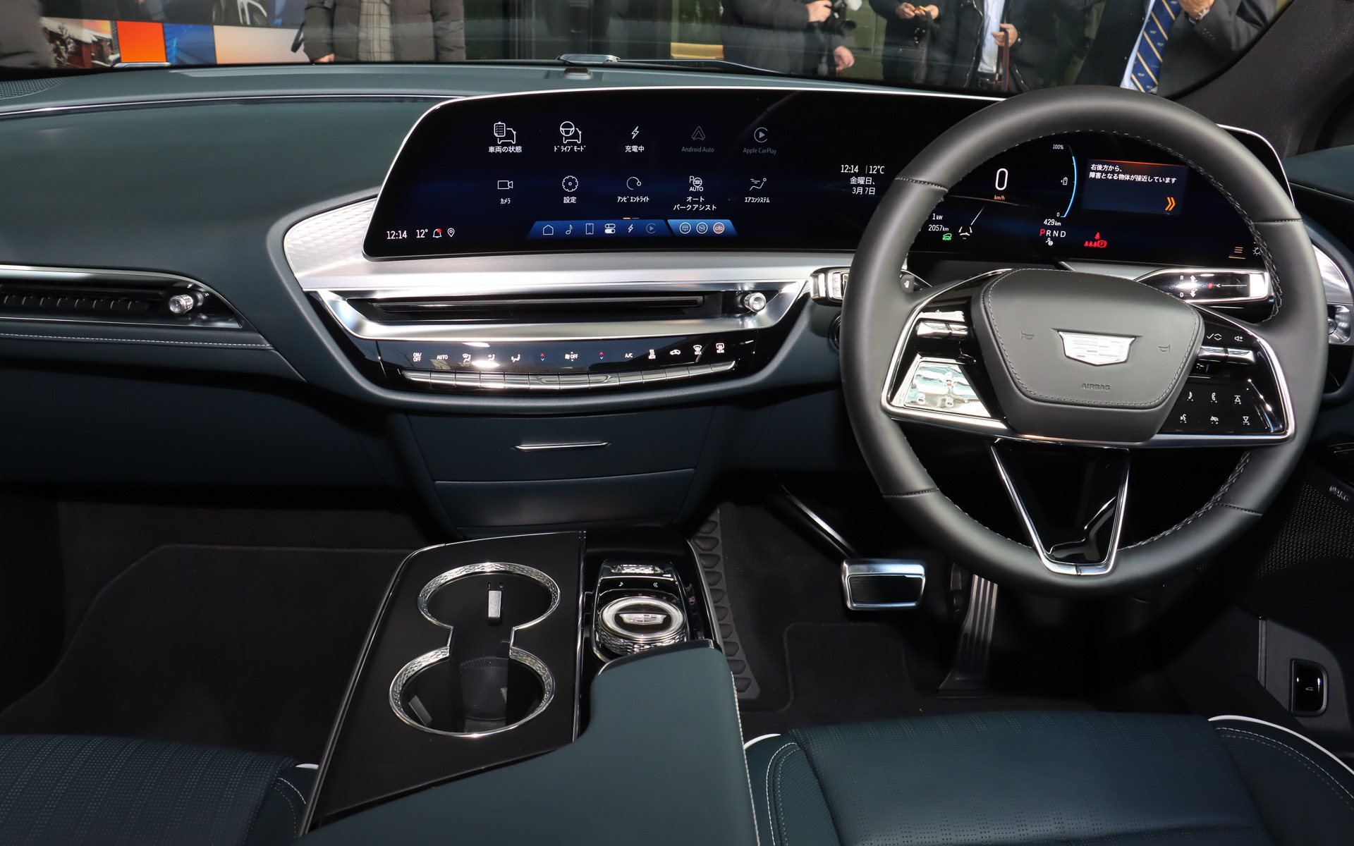 33インチアドバンスドカラーLEDディスプレイを採用するリリックのインパネ