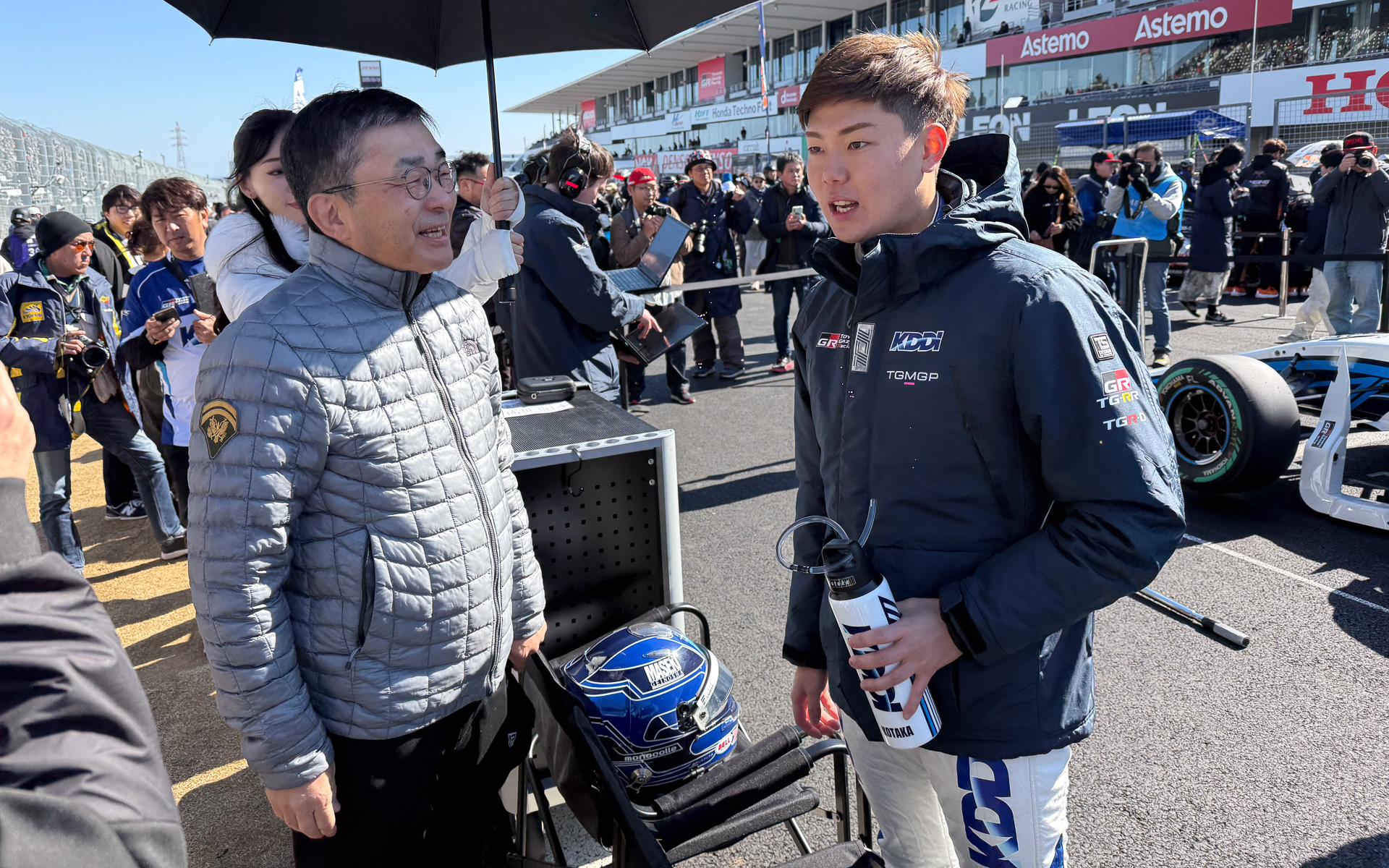 小高選手も応援。新チームを順次応援に