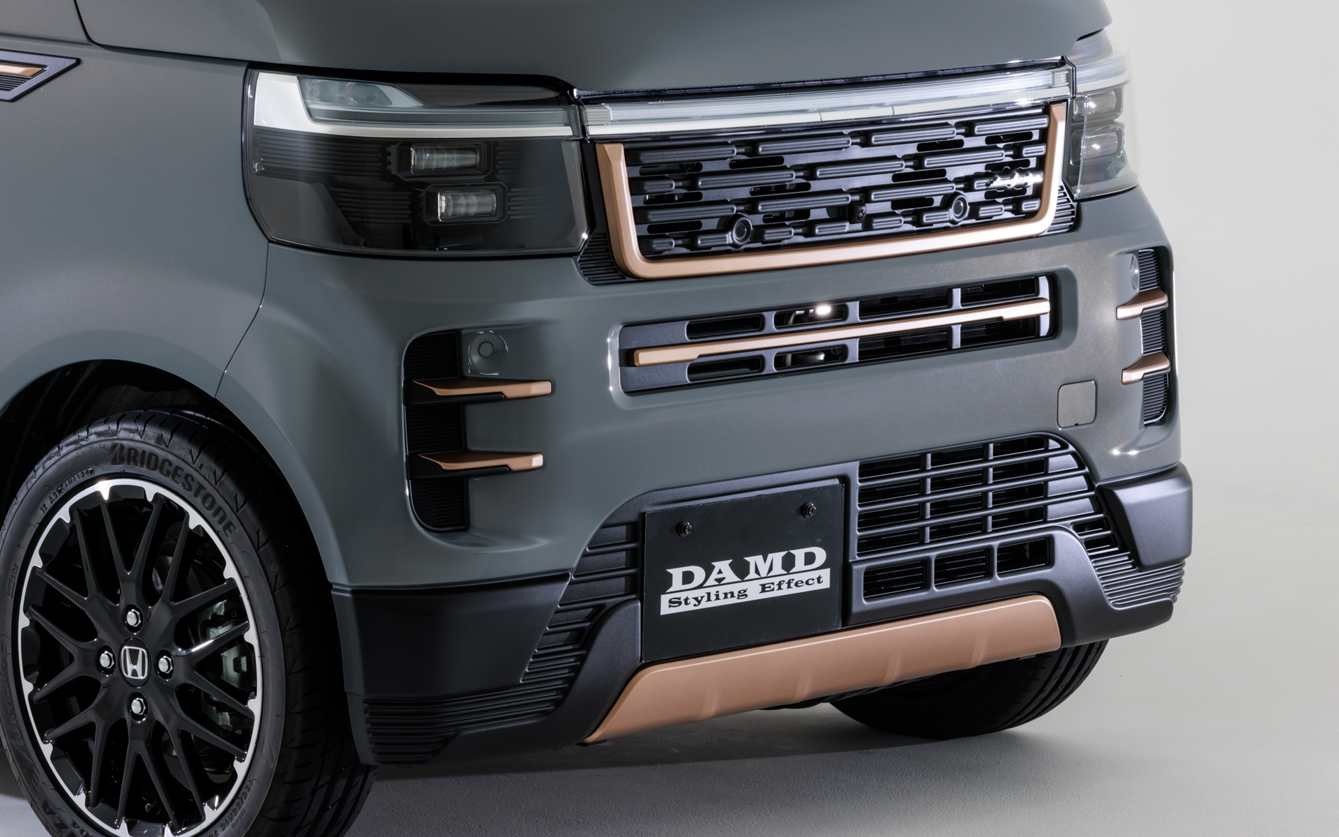 フェイスチェンジキット単品は未塗装素地で14万800円