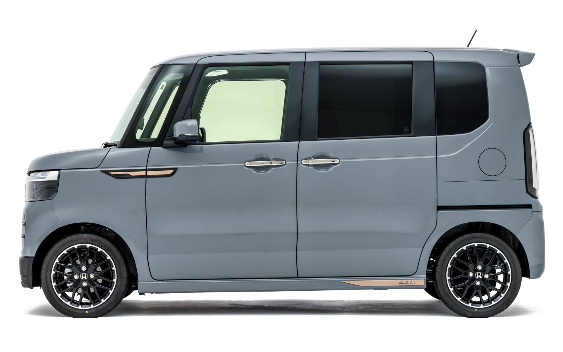 N-BOX カスタム用ボディキット「ロドニー」装着イメージ