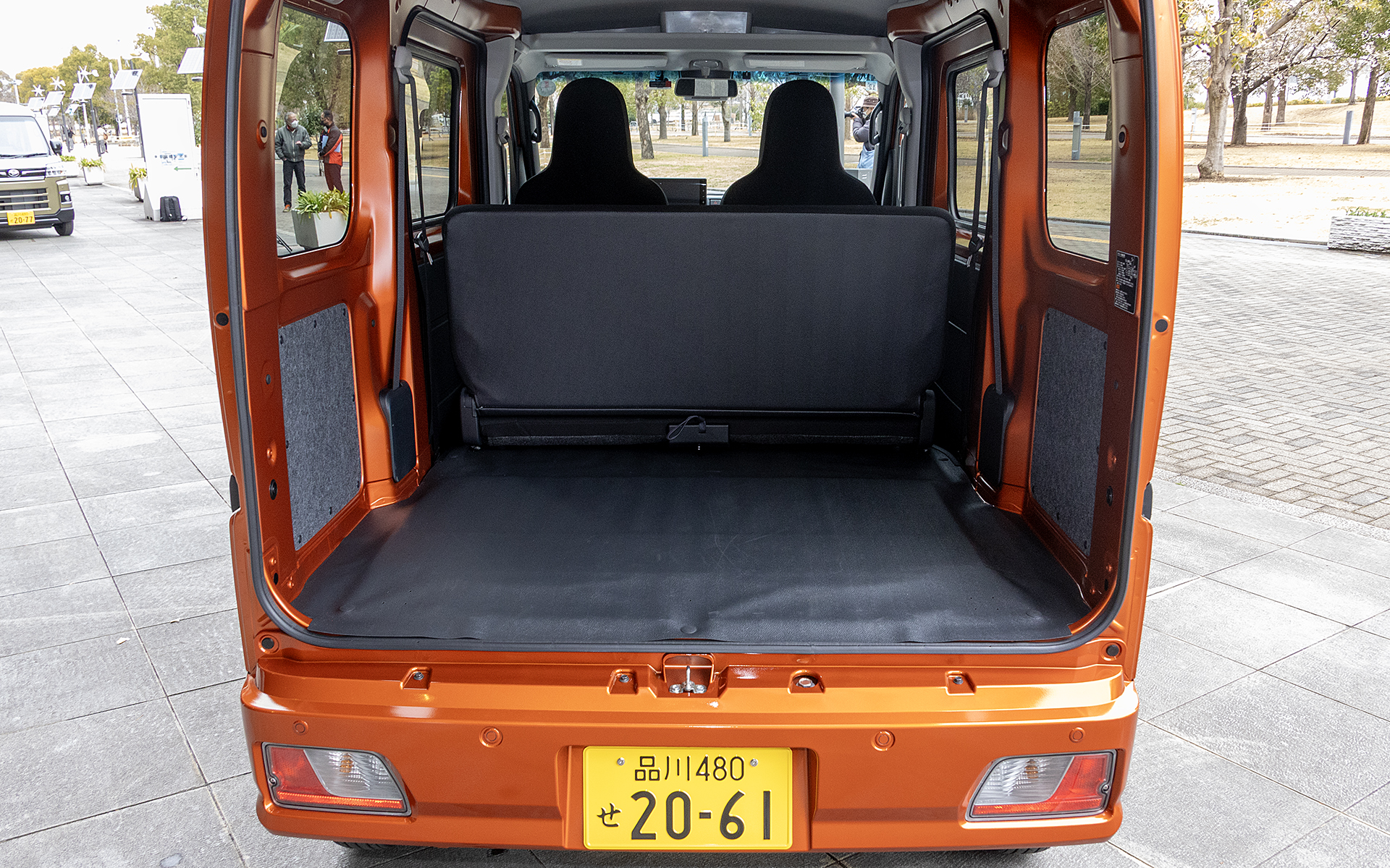 2列目シートを出した4名乗車状態での荷室長は1005mm。荷室幅は1410mm