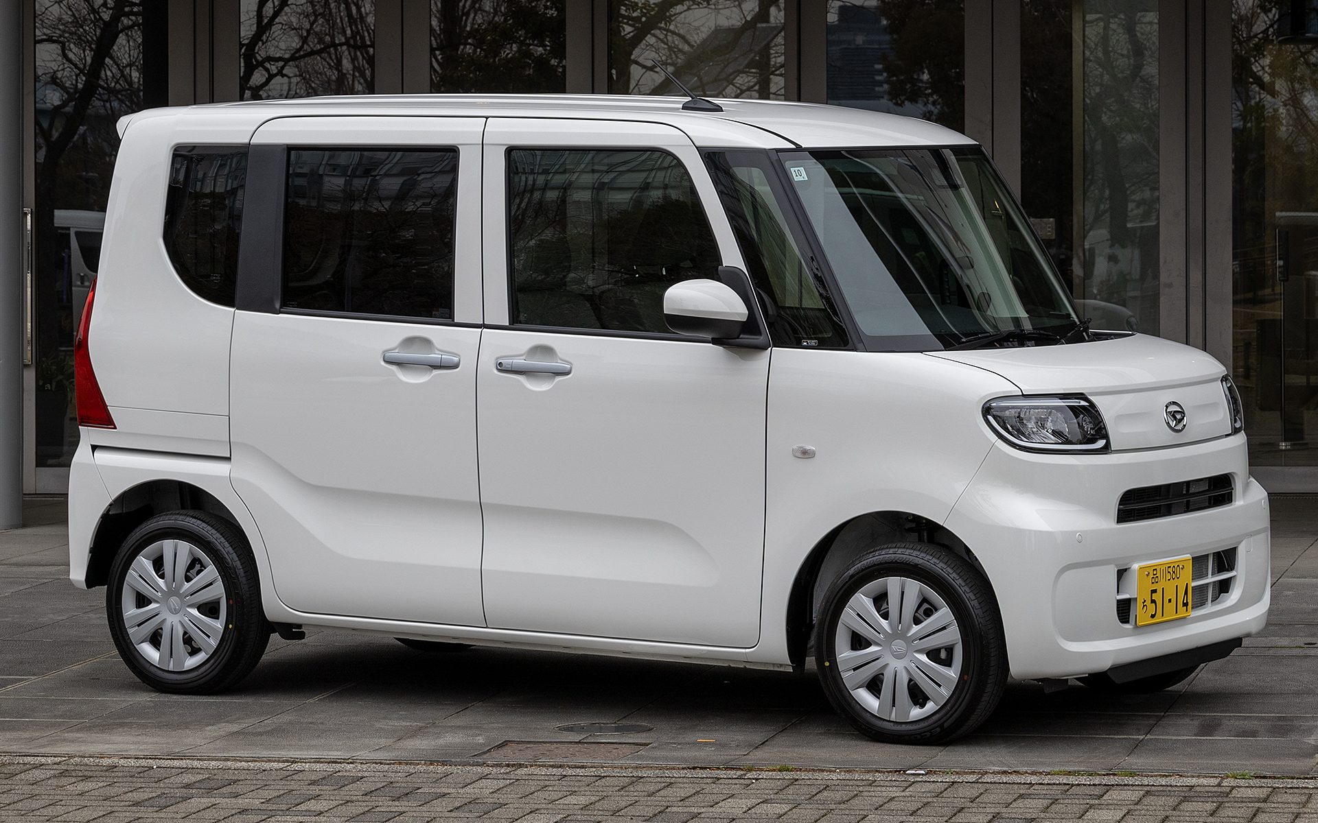 車いす移動車のタントスローパー。グレードはL。ボディカラーはホワイト