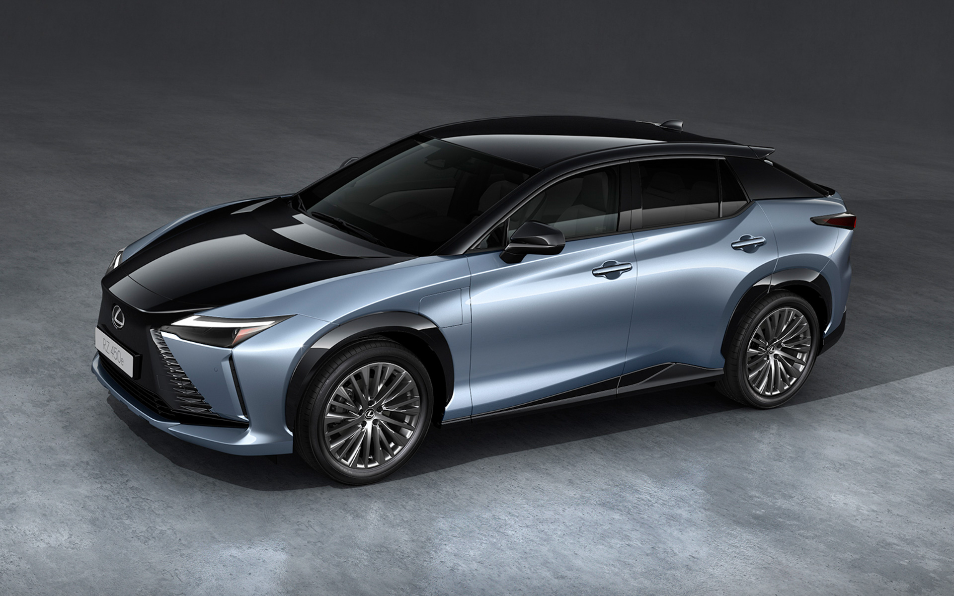 ボディカラー：イーサーメタリック＆ブラック（バイトーン）