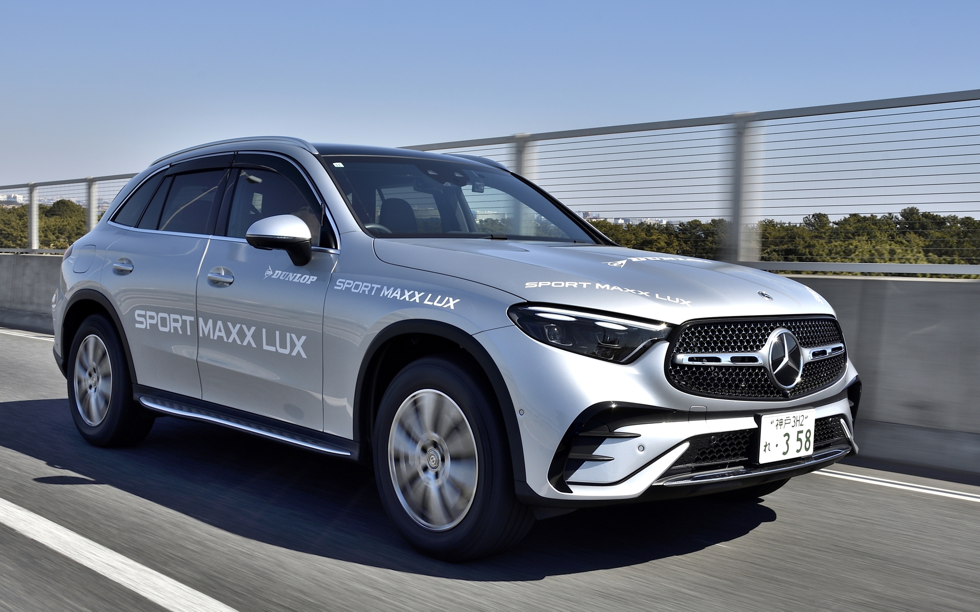 ドライバーが耳ざわりに感じる周波数帯の音圧を抑え、周波数の波形をなだらかにすることでノイズを低減する「サイレントウェーブテクノロジー」を採用している