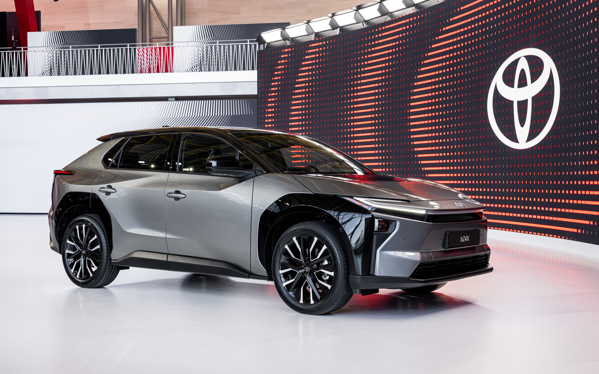 「bZ4X」（欧州仕様）