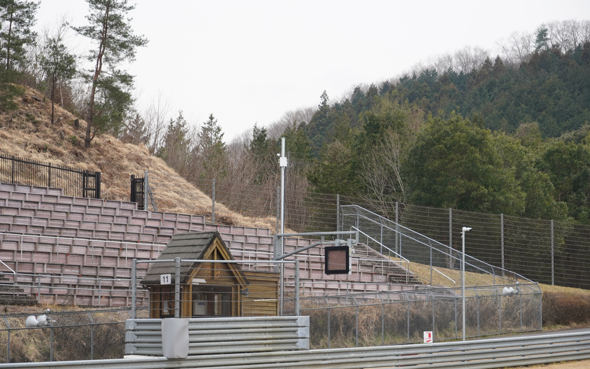 90度コーナー付近にある指向性のアンテナ