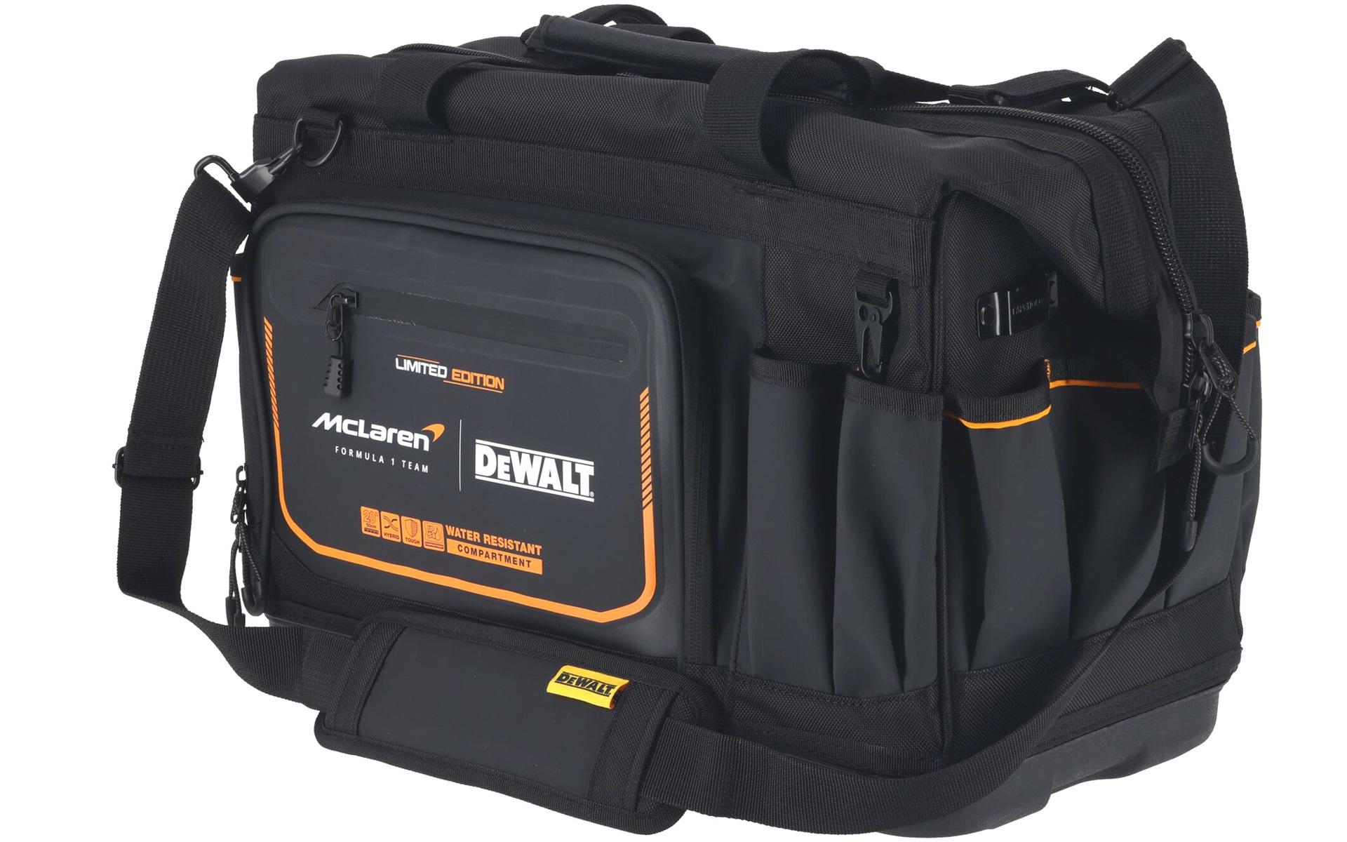 計46個のポケットやホルダーによる高い収納力。肩掛けベルトも付属する