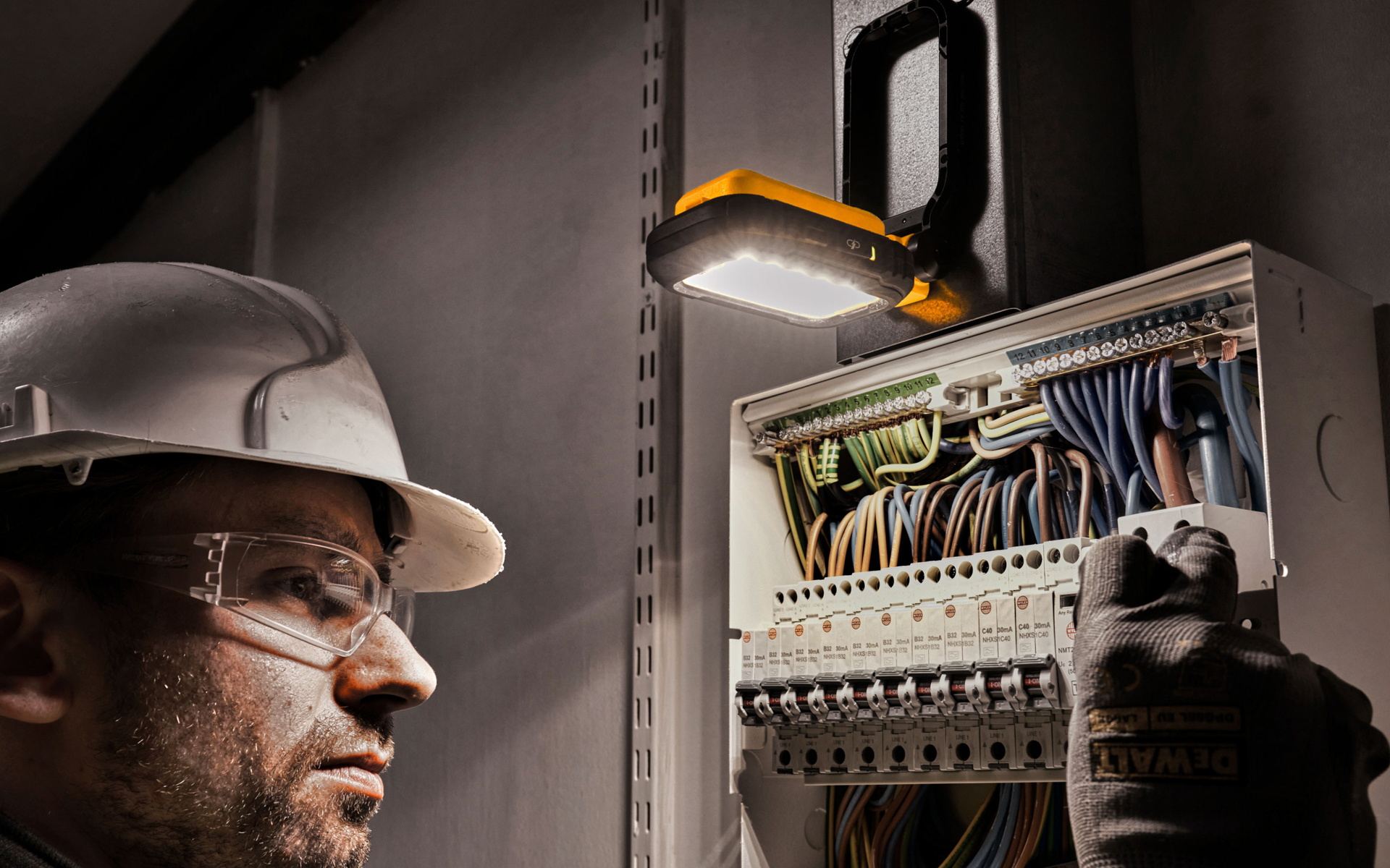 照度は1000/500/250ルーメンの3段階に調整できる