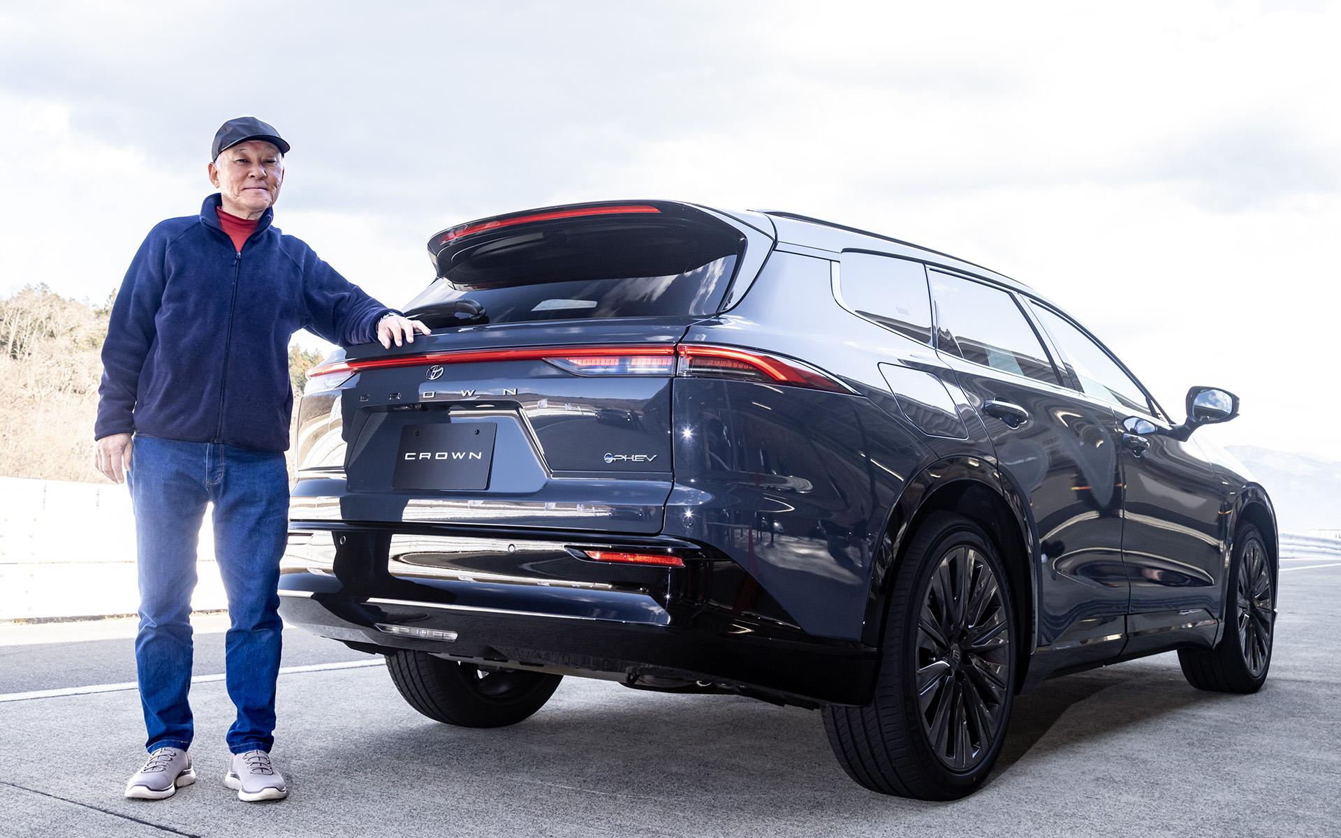 後ろ姿も美しい新型クラウン エステート