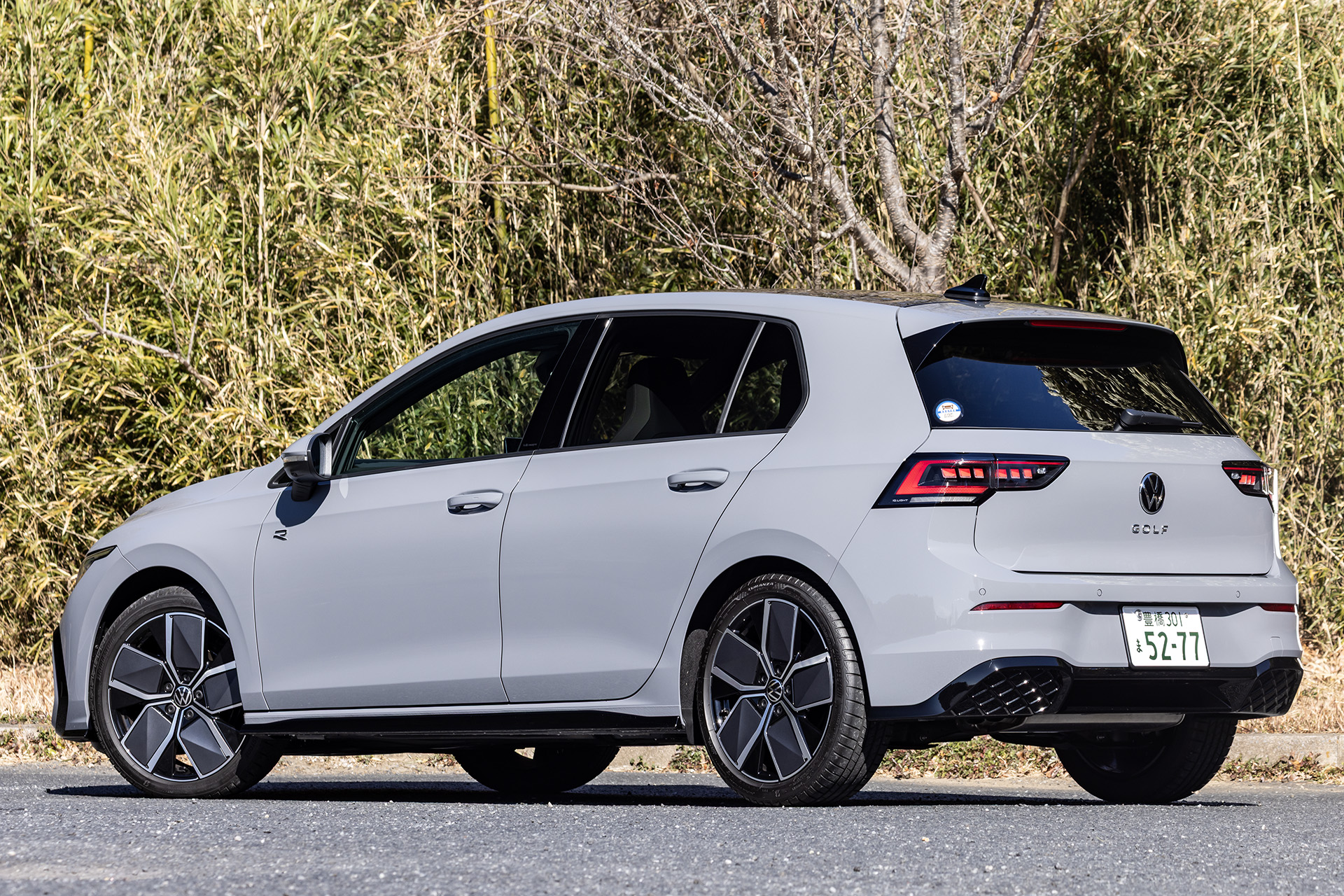 ボディサイズは4295×1790×1475mm（全長×全幅×全高）、ホイールベースは2620mm、車両重量は1430kg