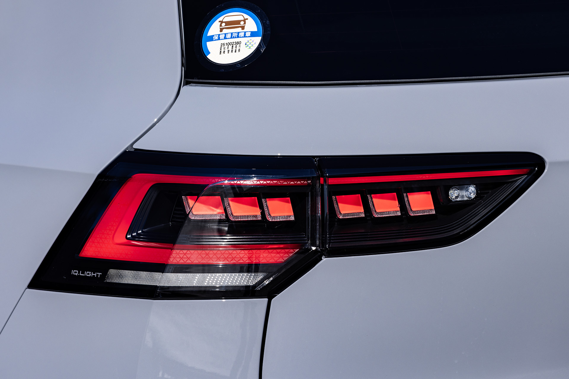 LEDテールランプは3Dデザインへと進化。また、テールランプにもダイナミックターンインジケーターを装備し、特徴的な発光パターンで後続車への視認性を高めている