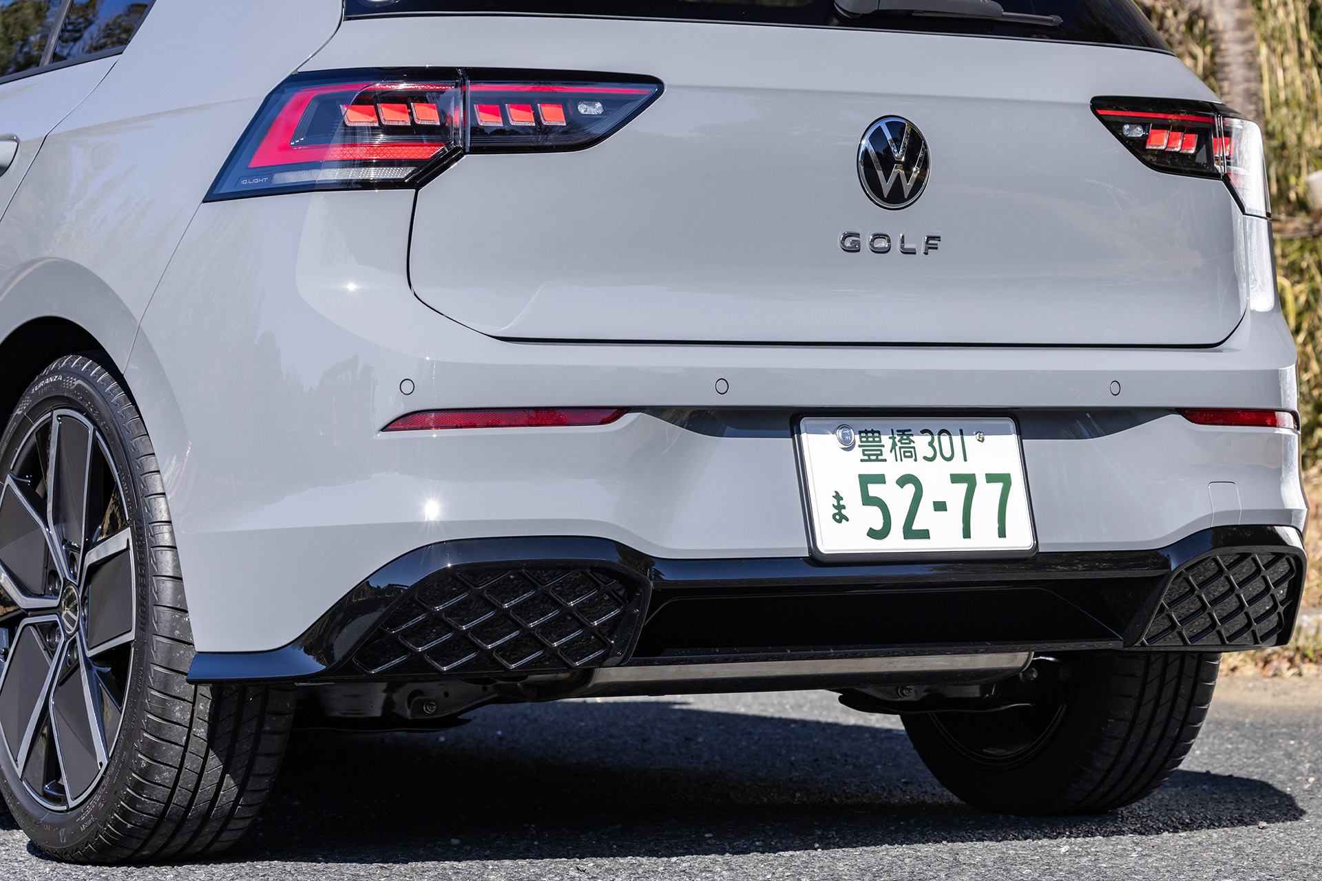 リアの左右後端はメッシュデザインを採用