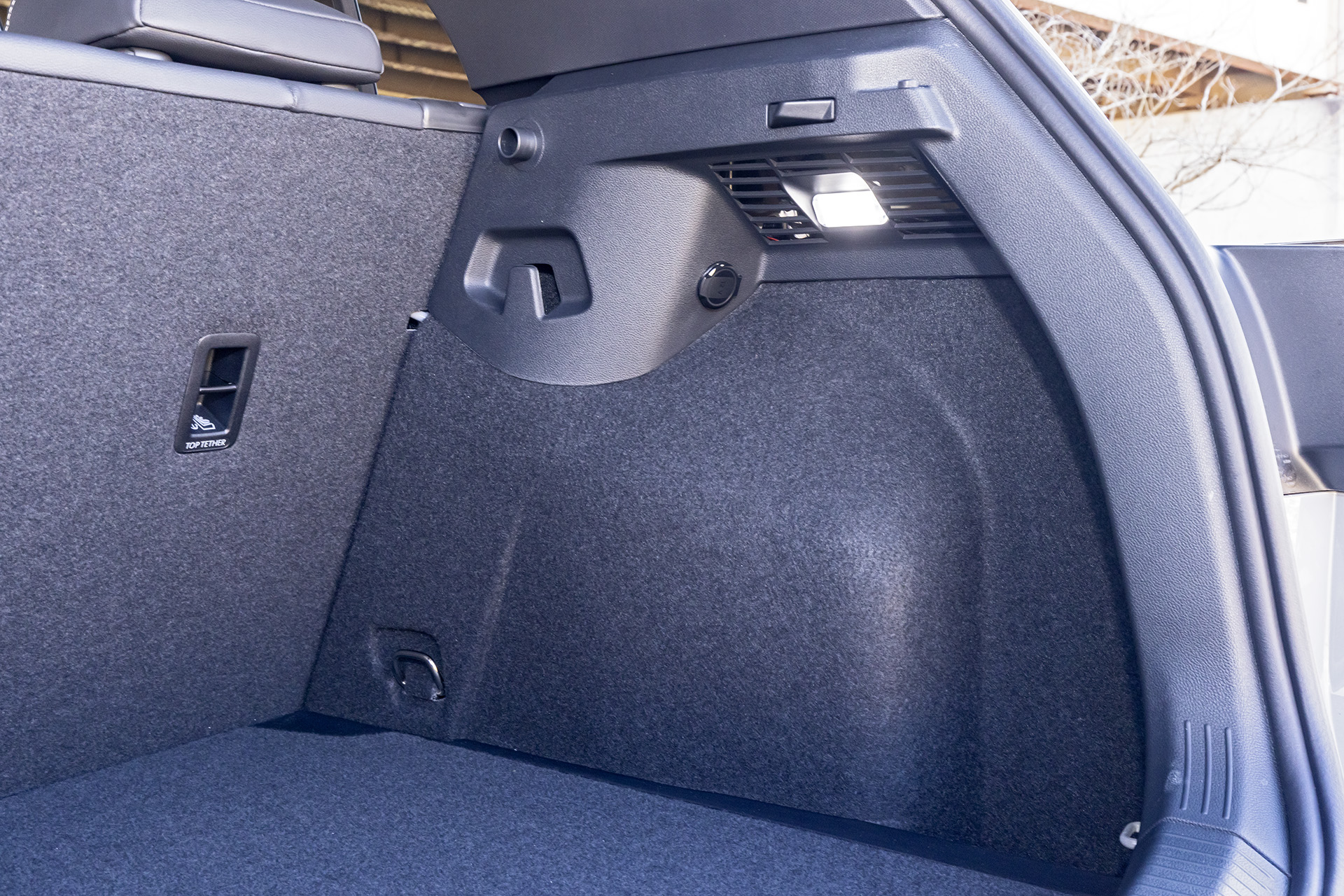 ネットなどを引っかけるユーティリティも豊富に備えている